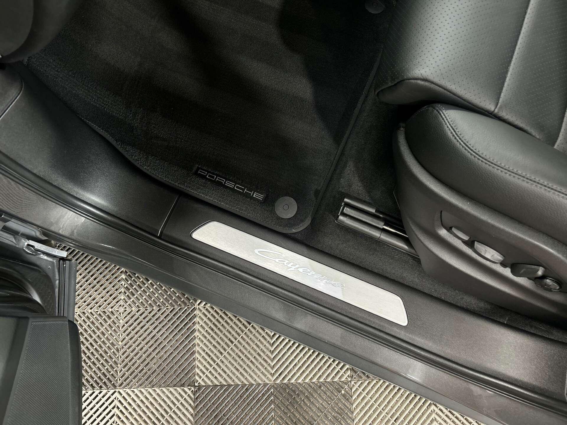 Porsche Cayenne view 42