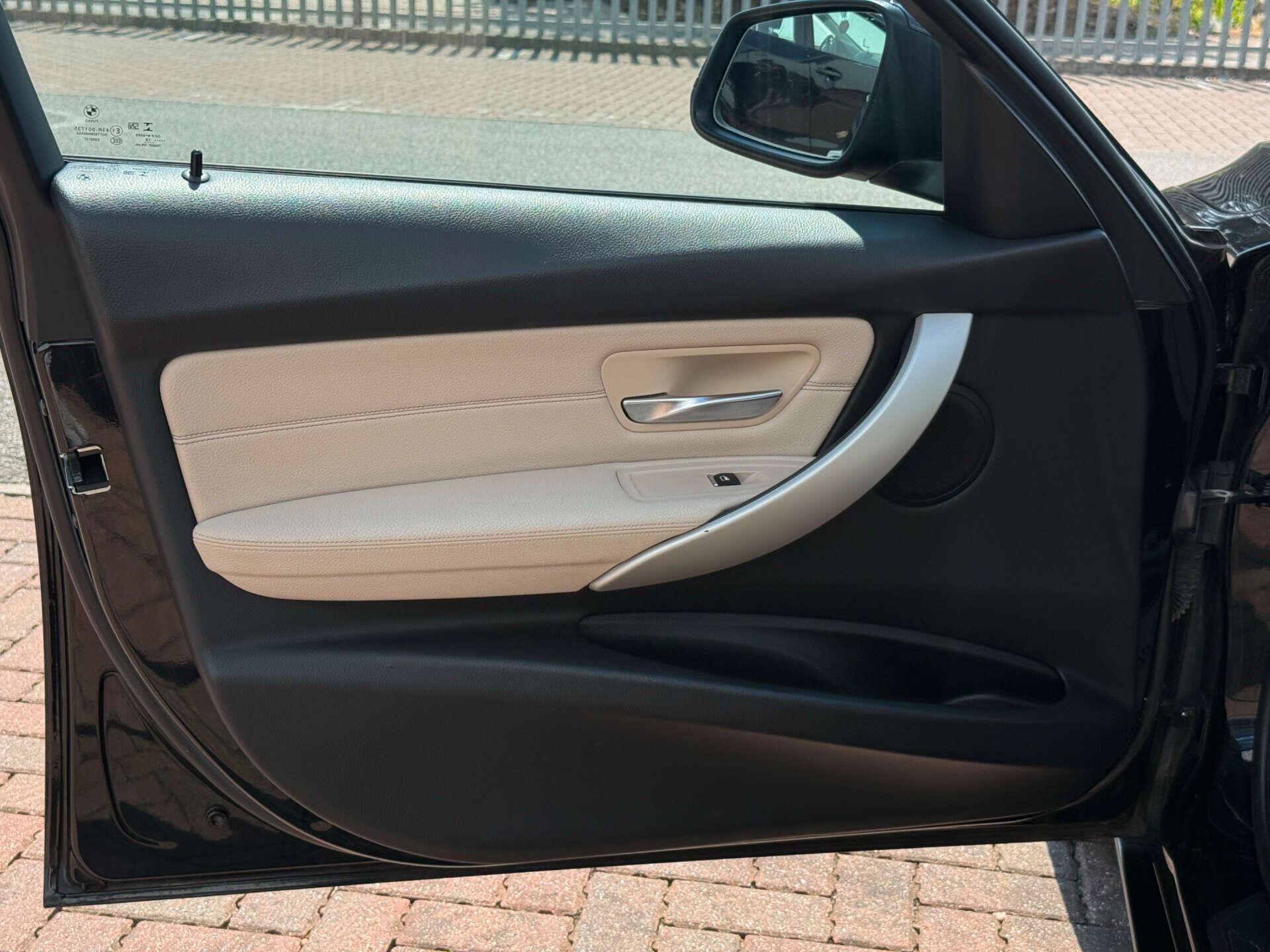BMW 3 Series view 38