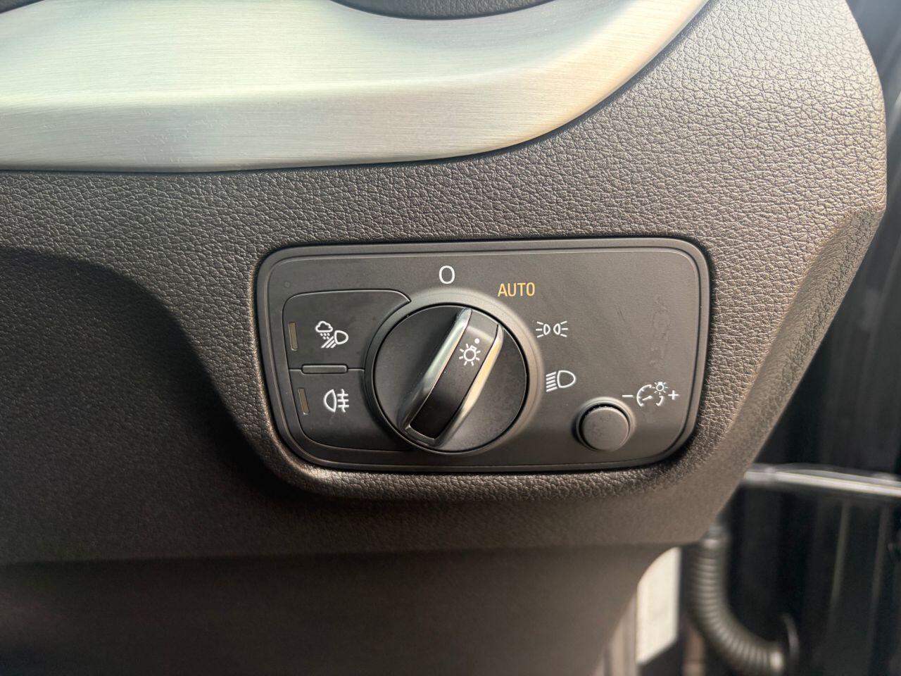 Audi SQ2 view 32