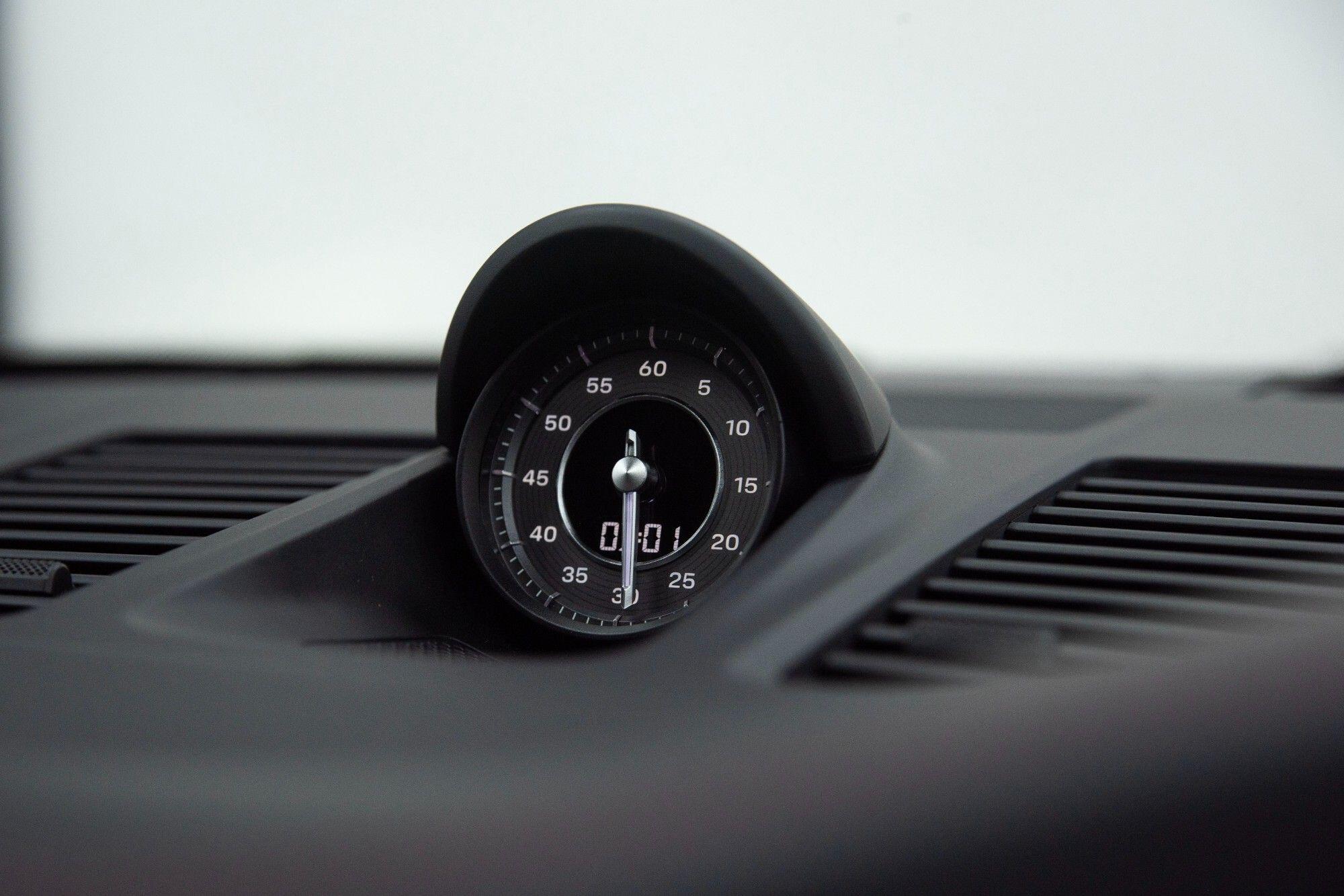Porsche 911 view 33