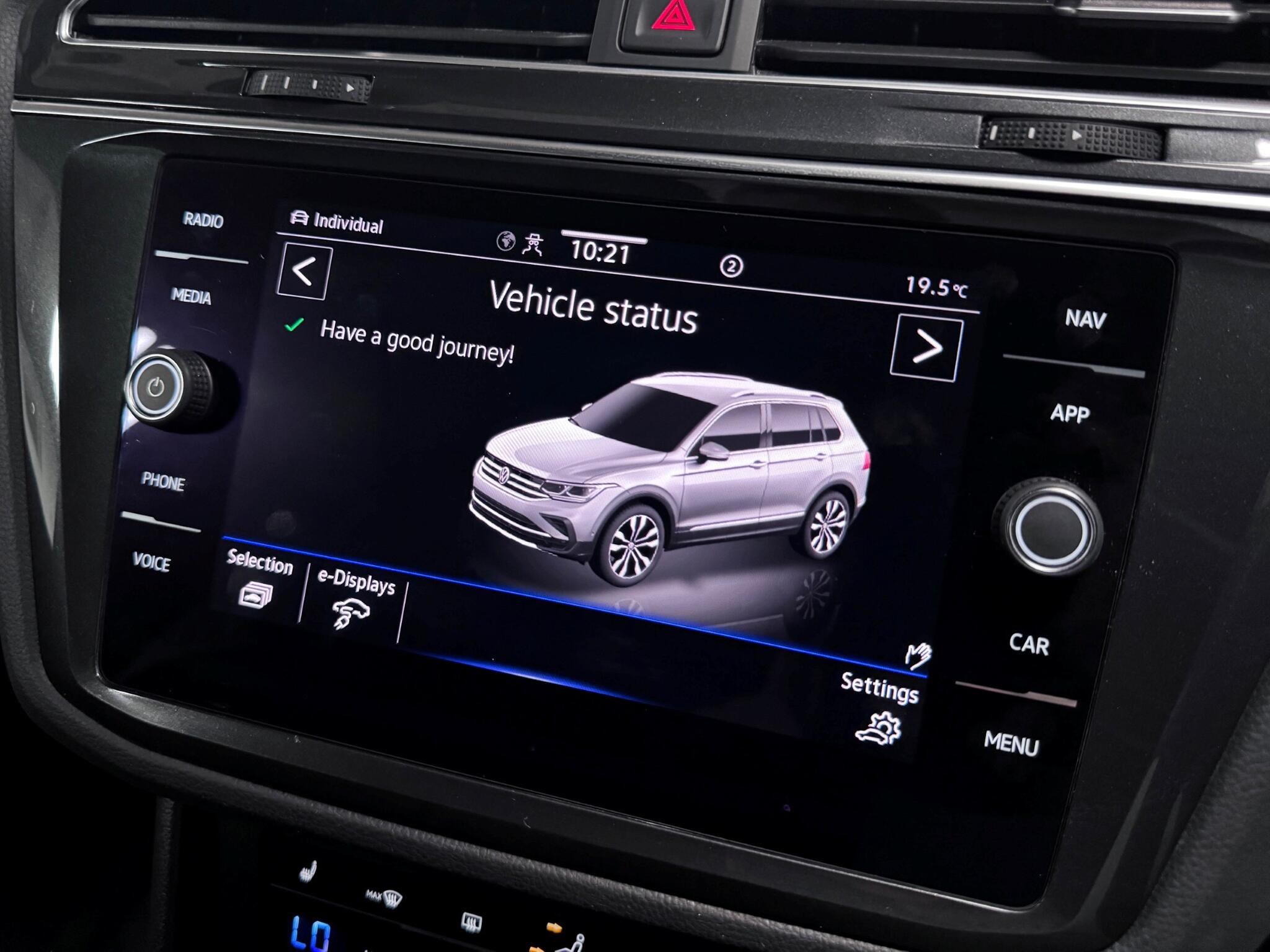 Volkswagen Tiguan view 45