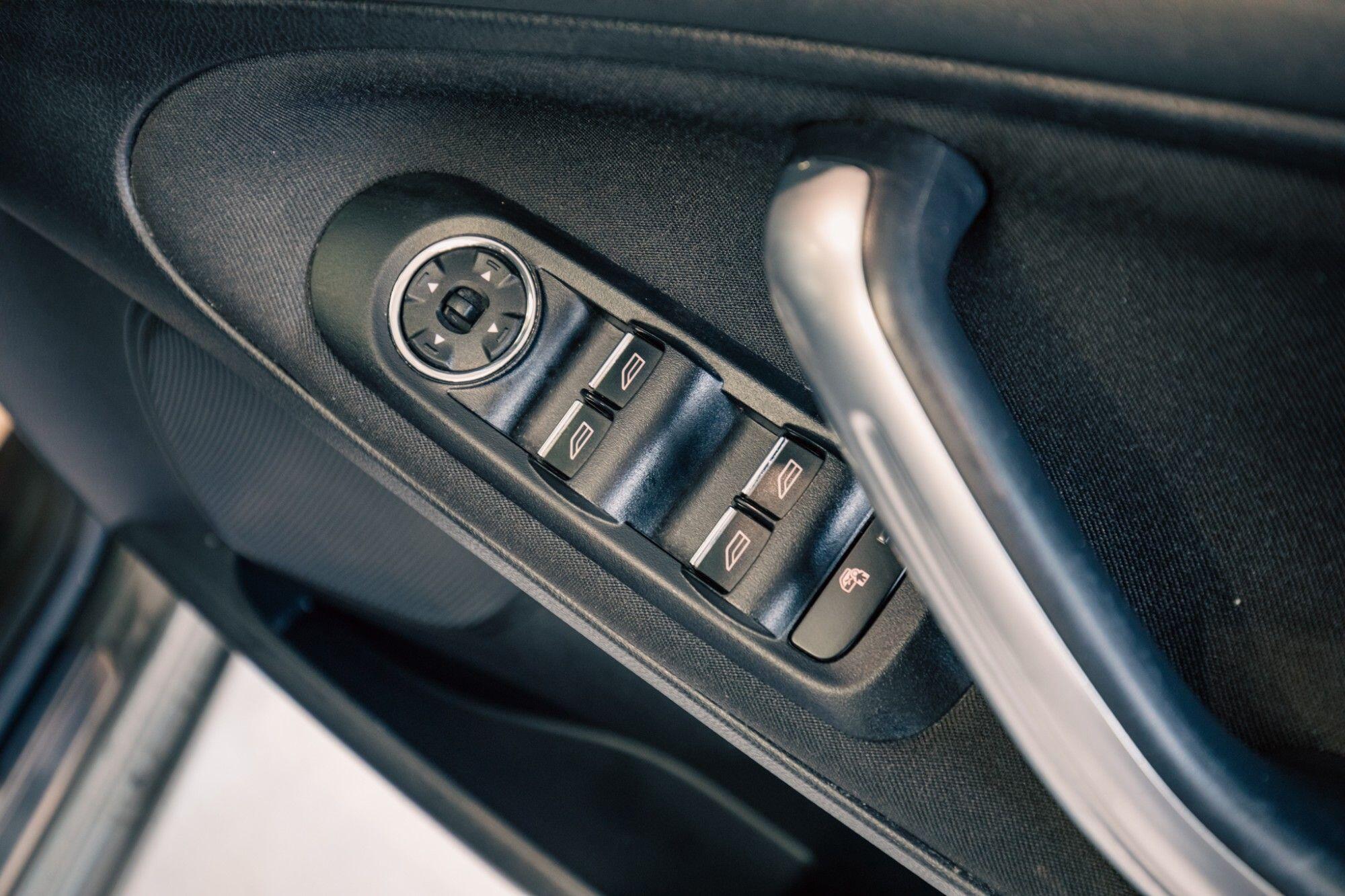 Ford S-Max view 12