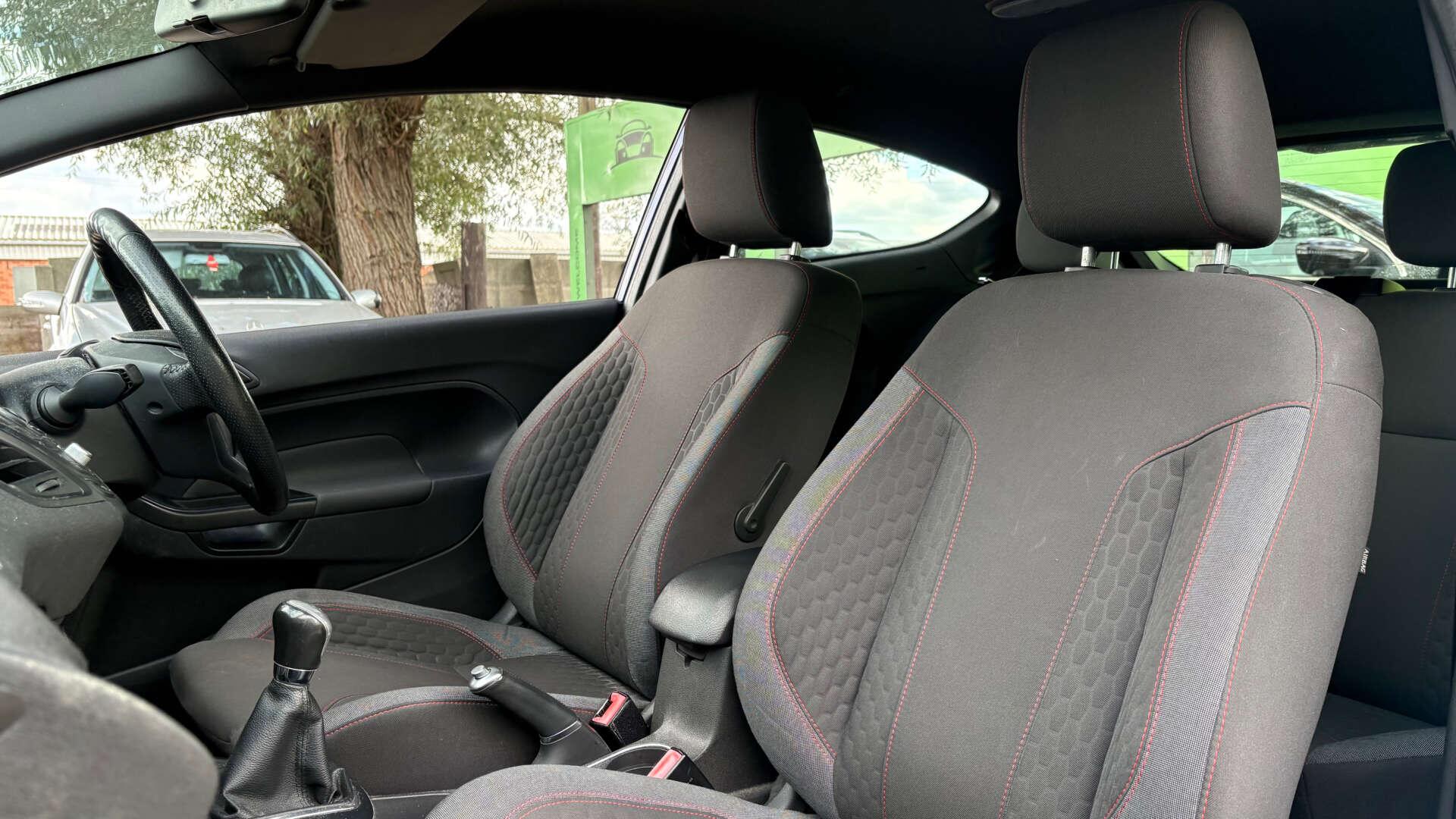 Ford Fiesta view 12