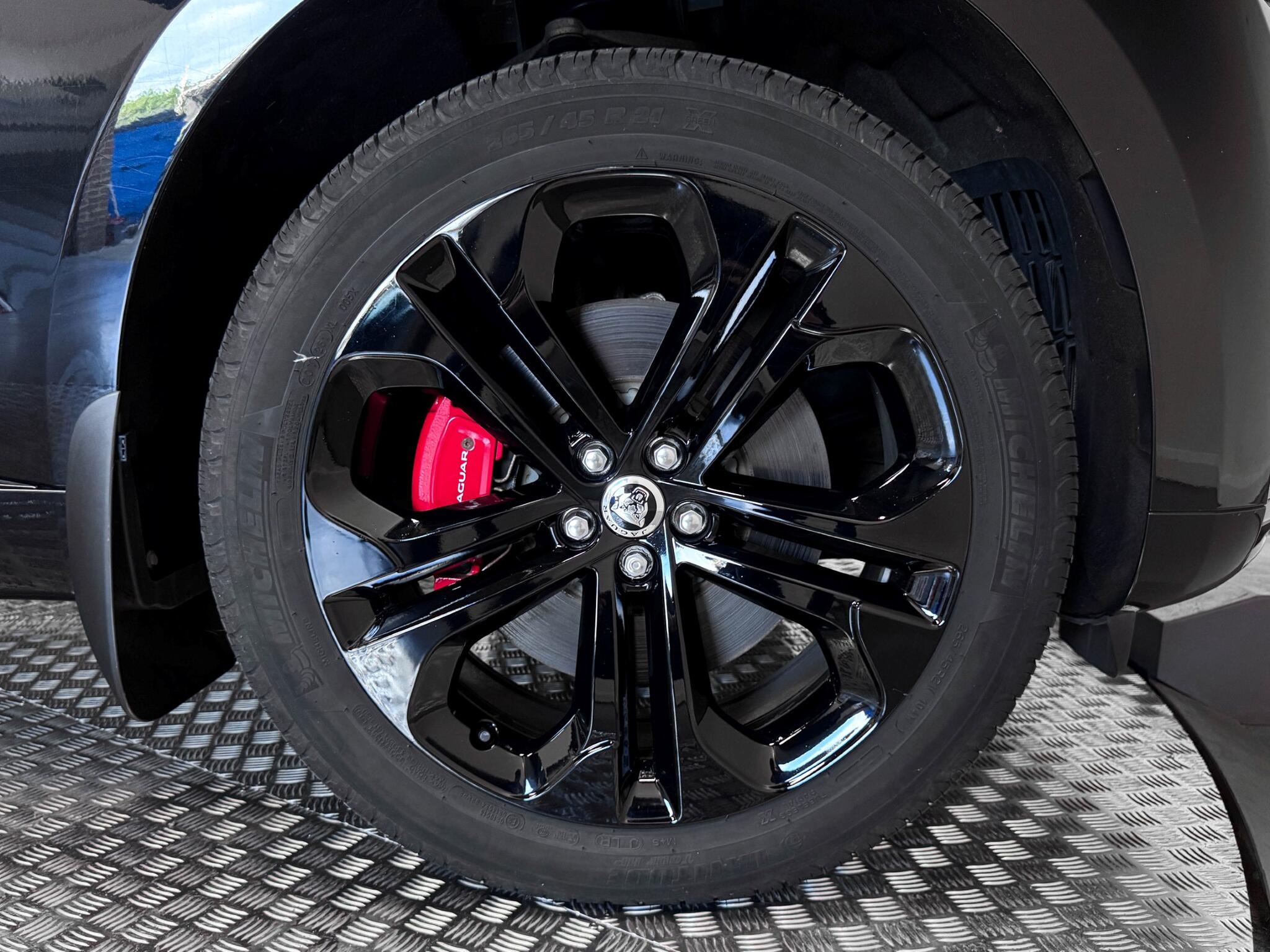 Jaguar F-Pace view 75