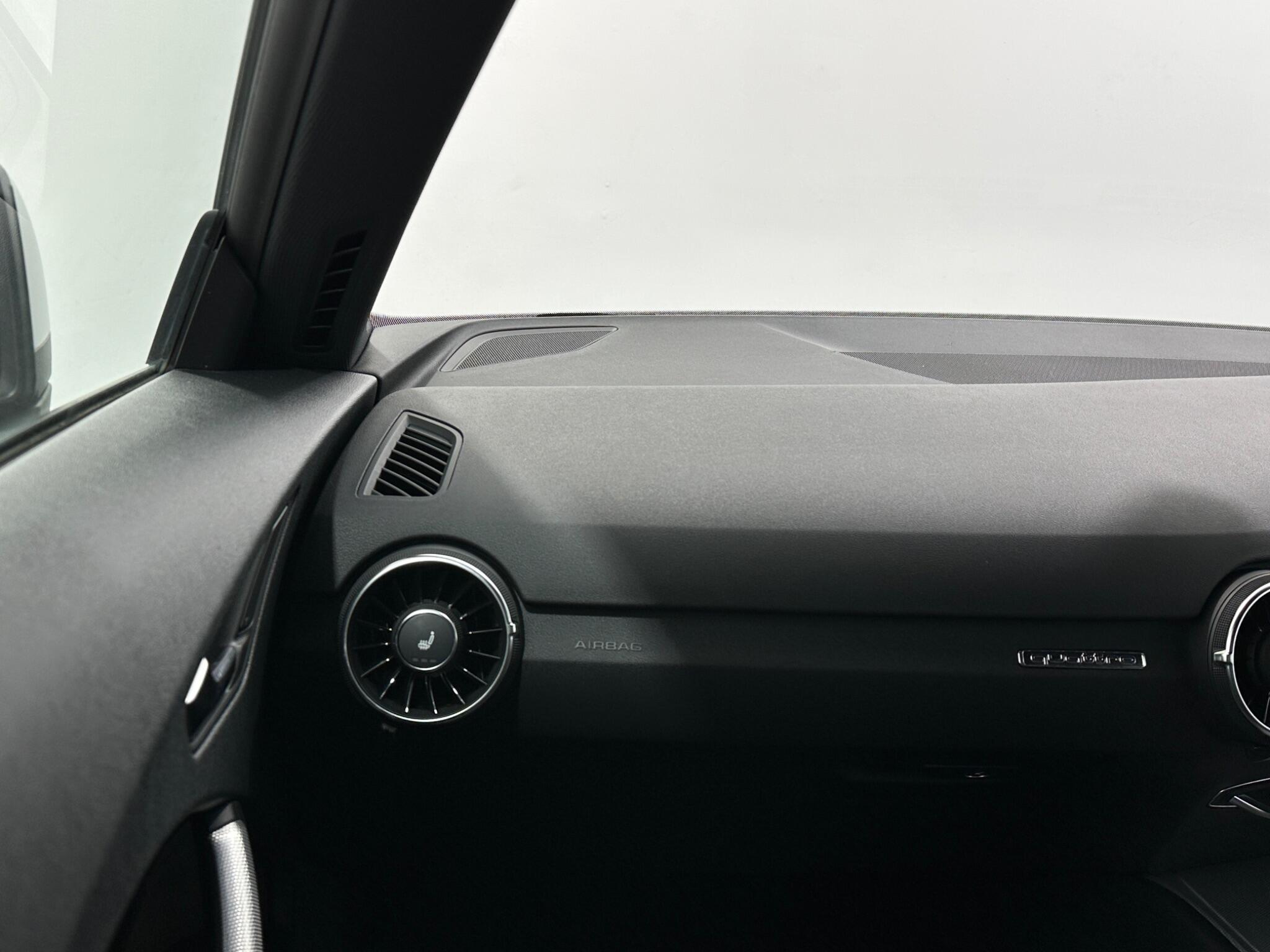 Audi TT view 28