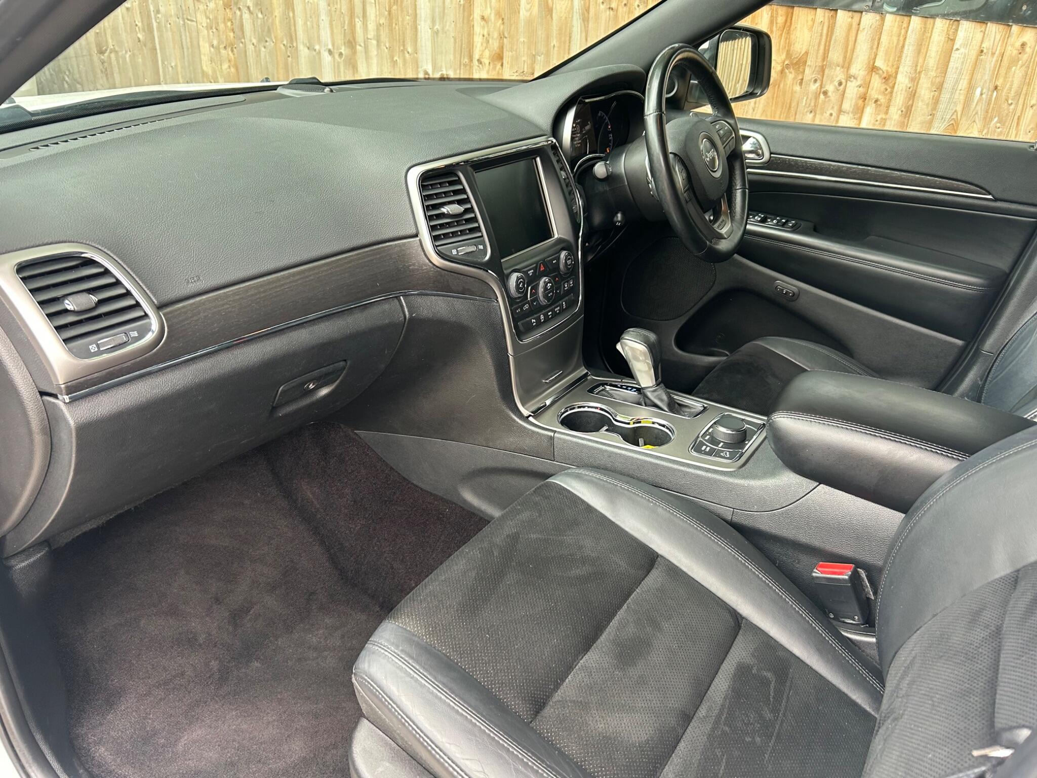 Jeep Grand Cherokee view 36
