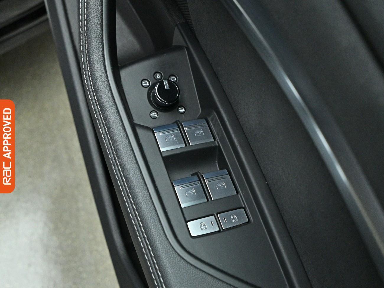 Audi E-Tron view 24
