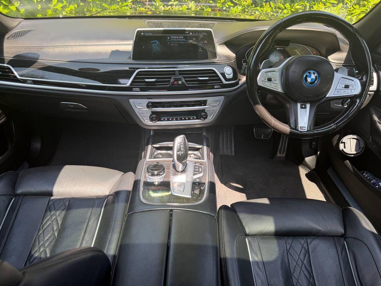 BMW 7 Series view 38