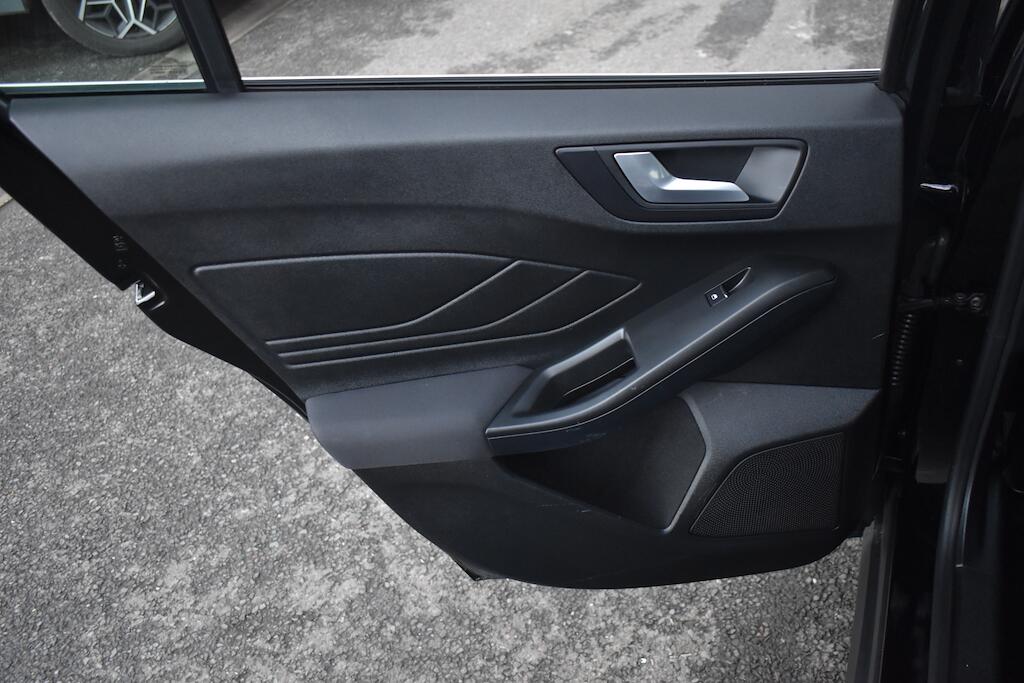 Ford Focus view 44