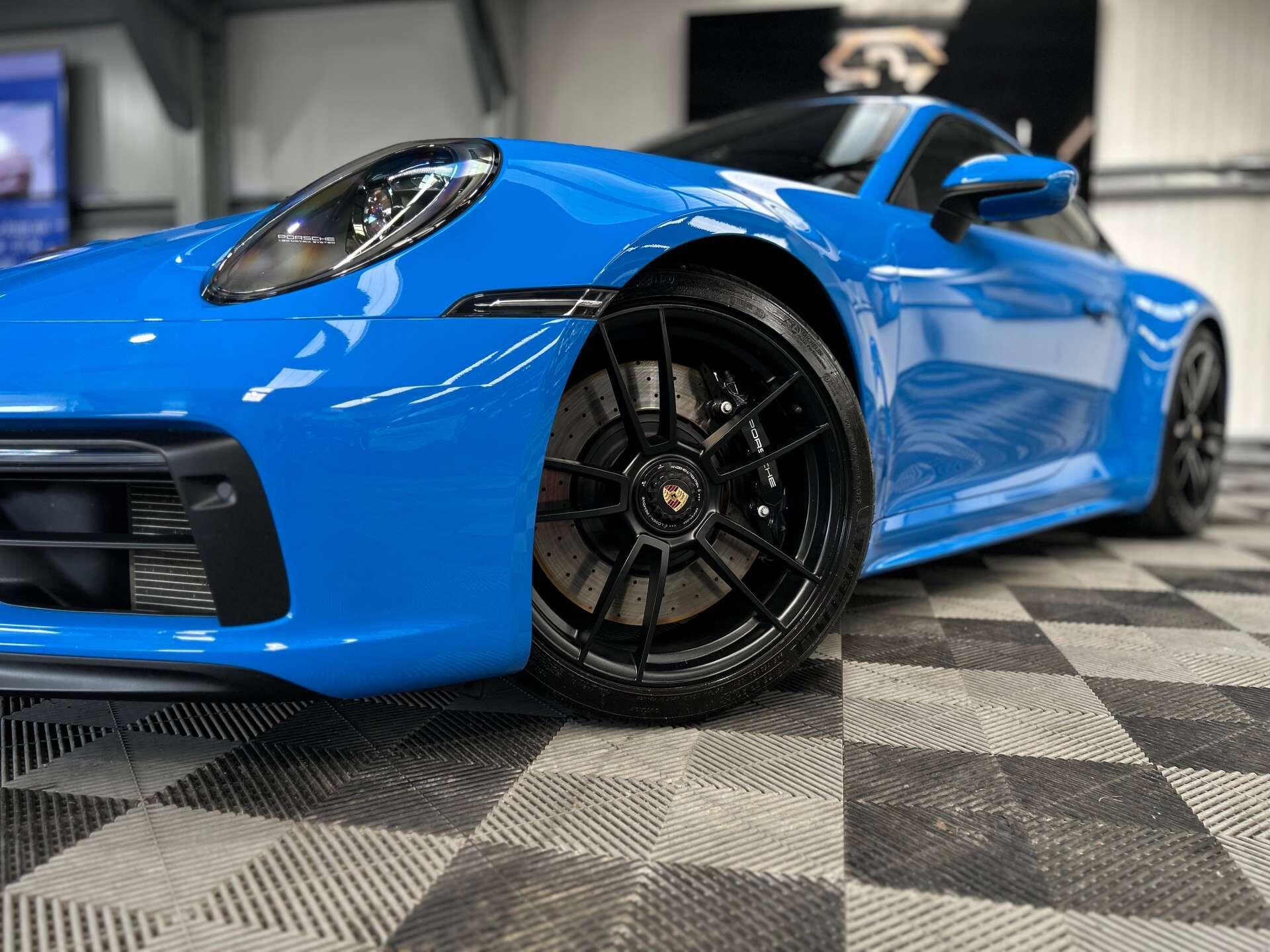 Porsche 911 view 9