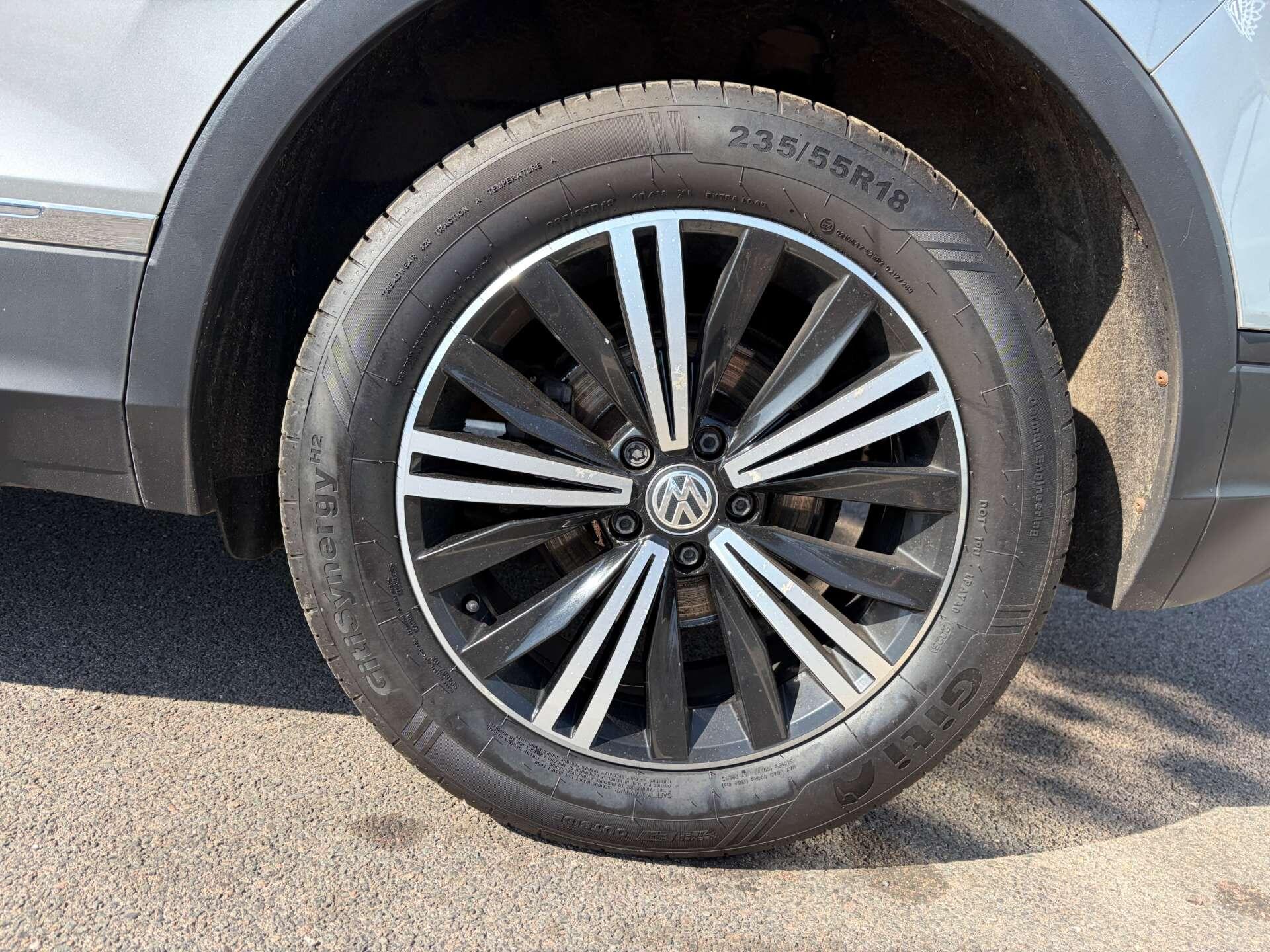 Volkswagen Tiguan view 13
