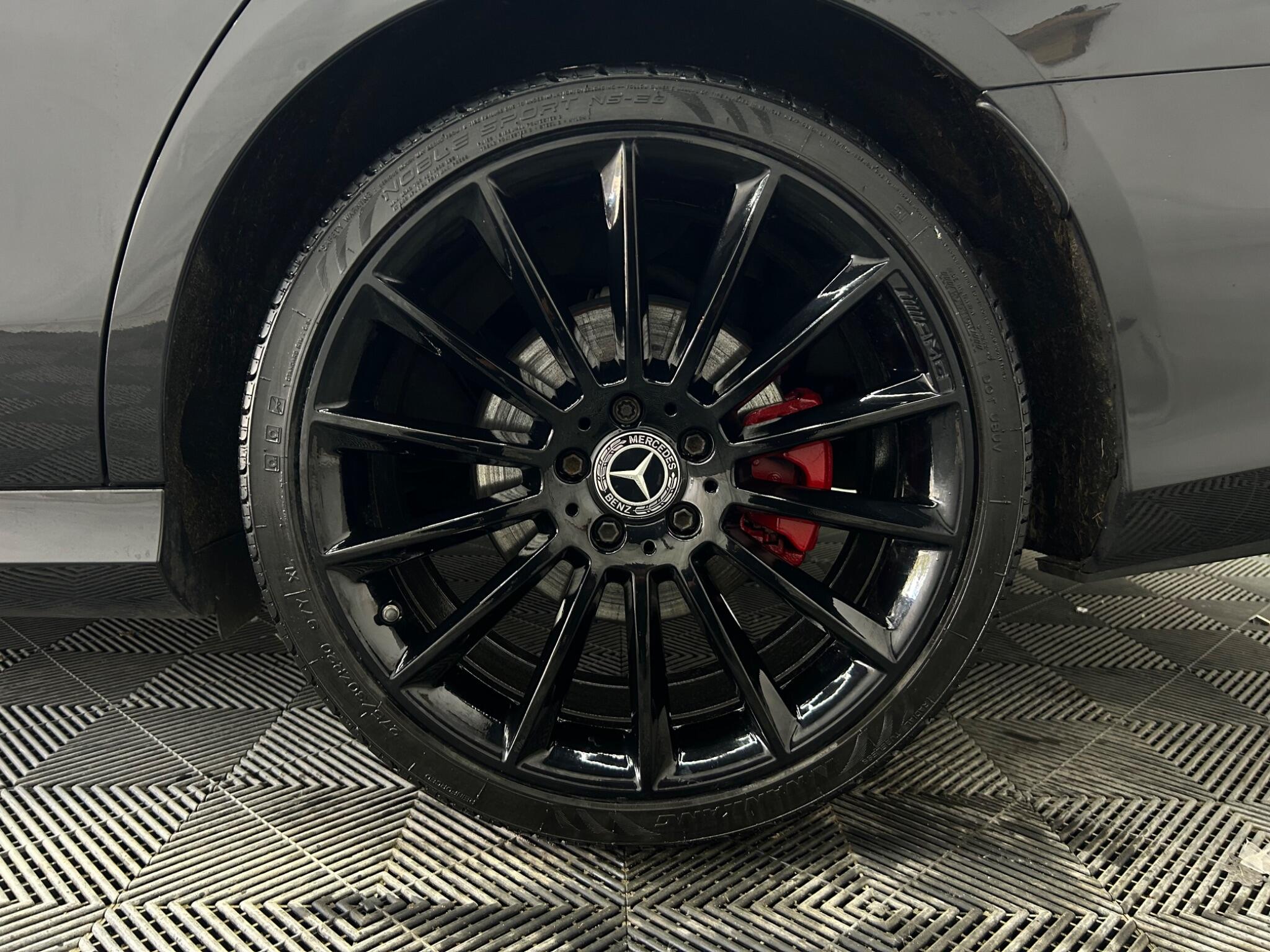 Mercedes-Benz E Class view 35