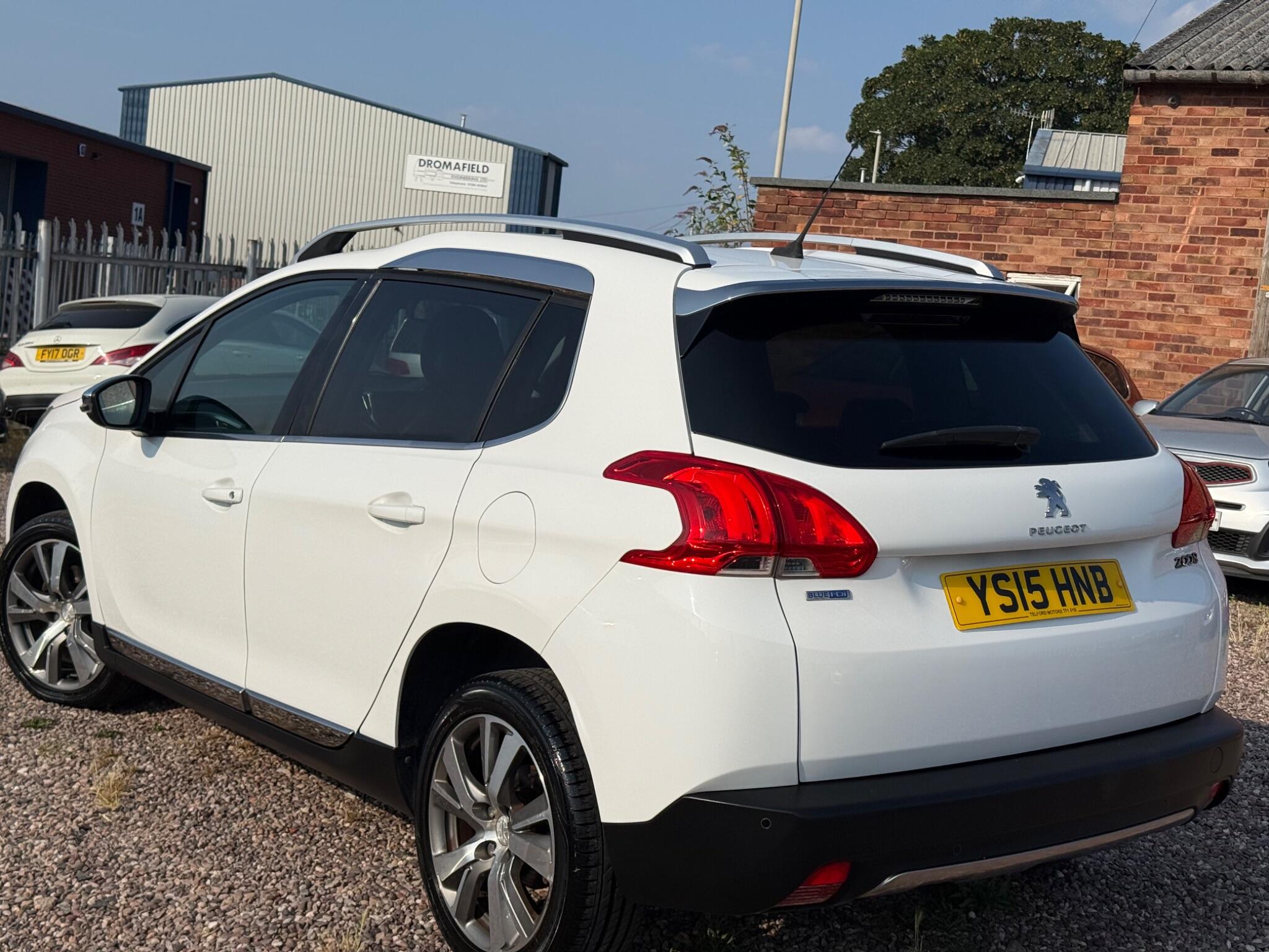 Peugeot 2008 view 4