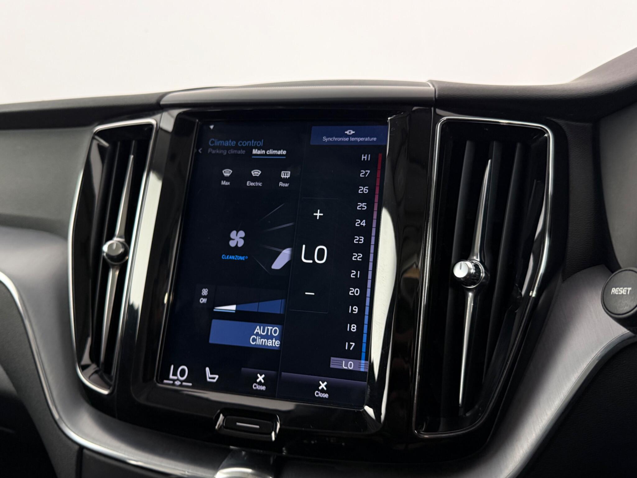 Volvo XC60 view 24
