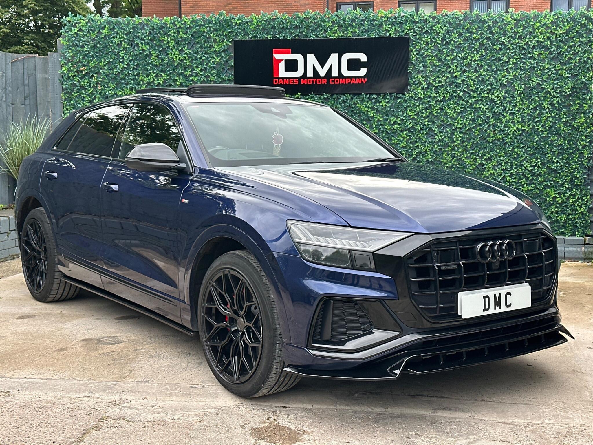 Audi Q8 view 10