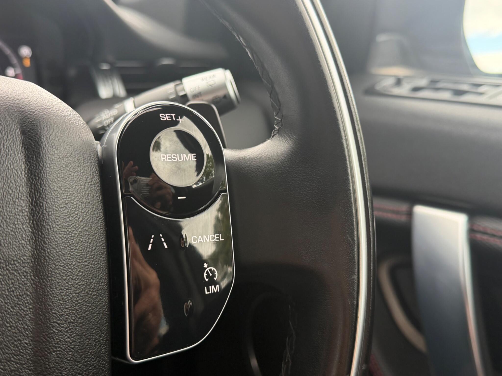 Land Rover Discovery Sport view 29