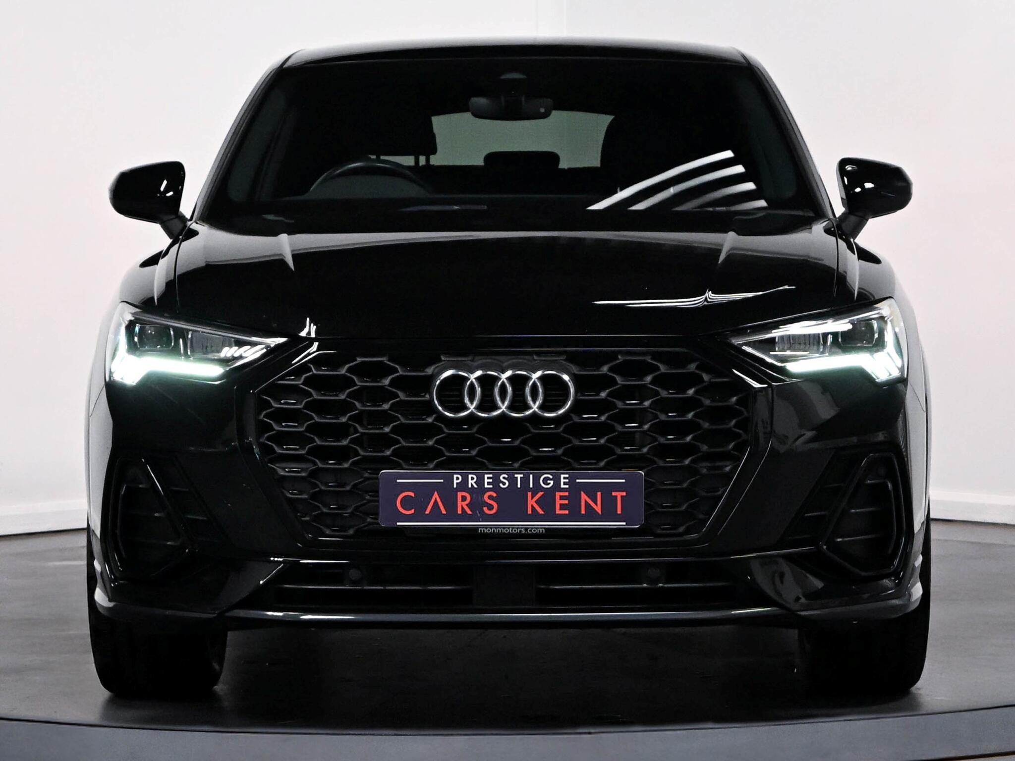 Audi Q3 view 9