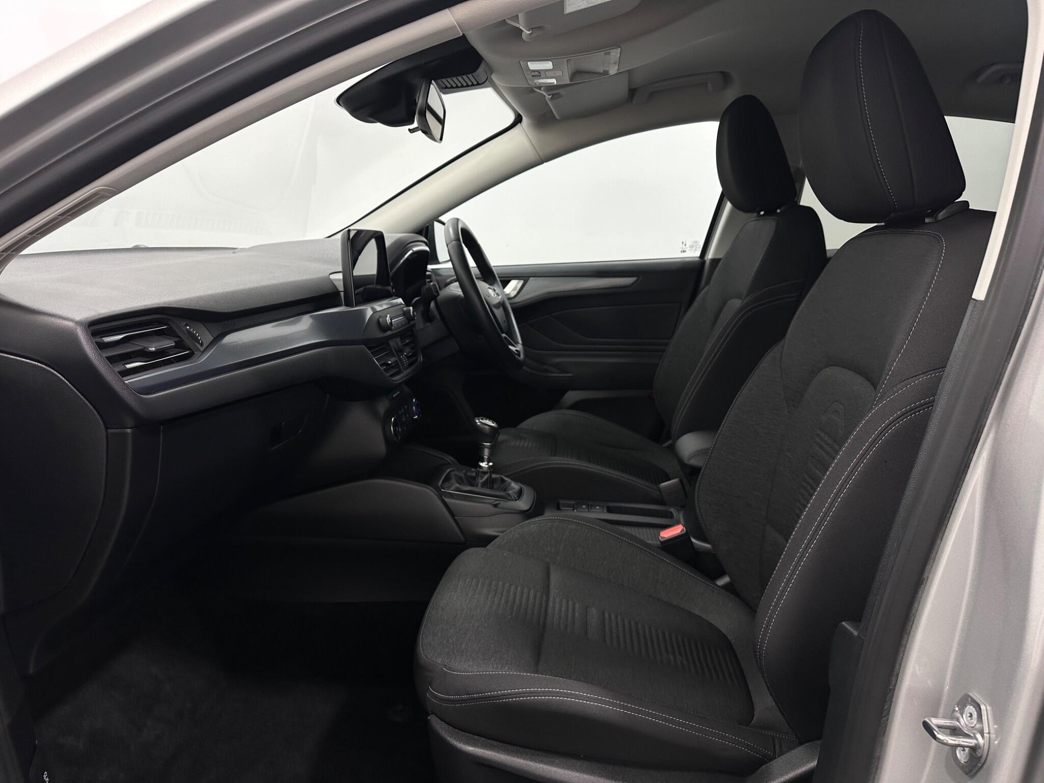 Ford Focus view 32