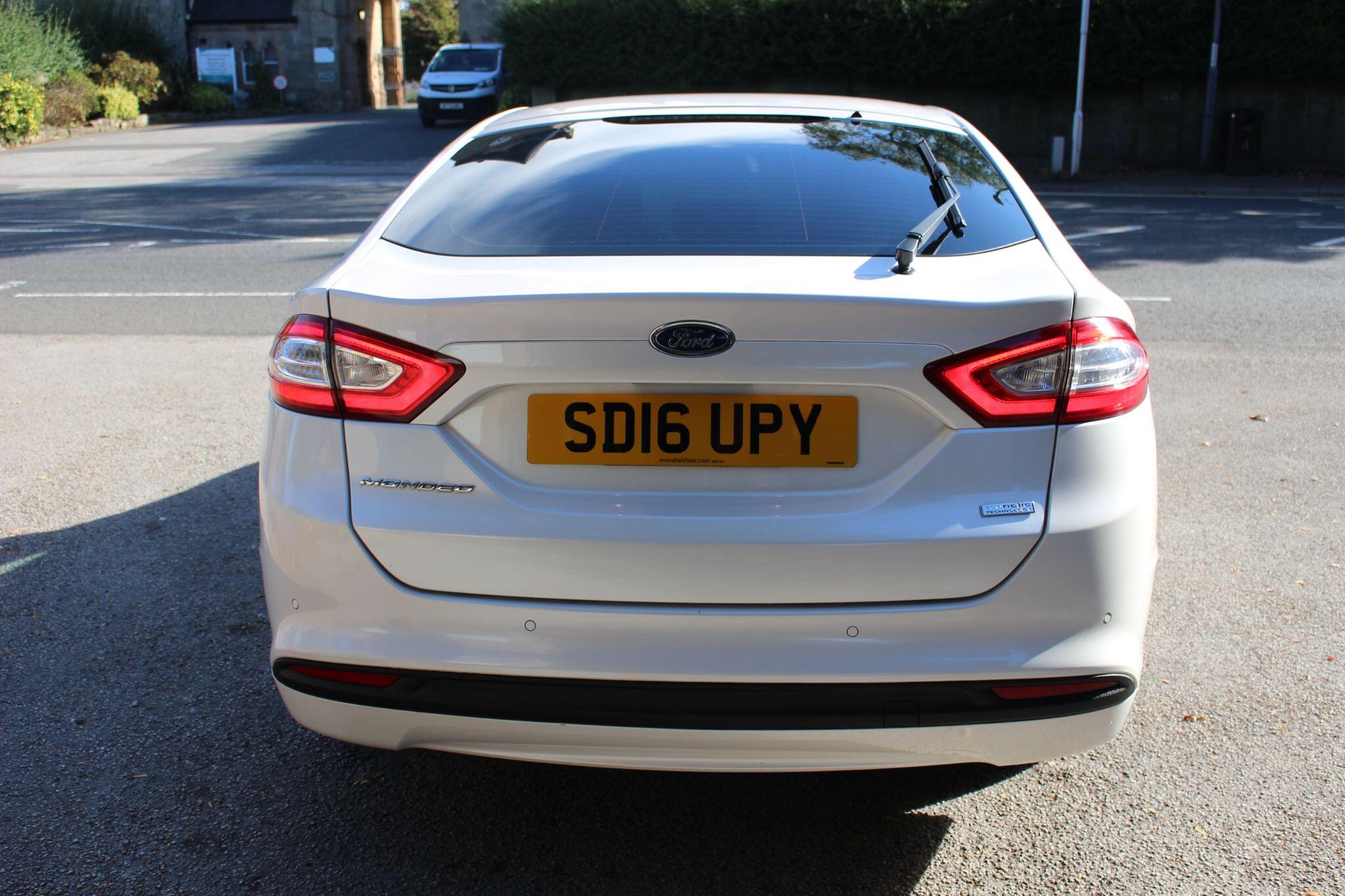 Ford Mondeo view 4