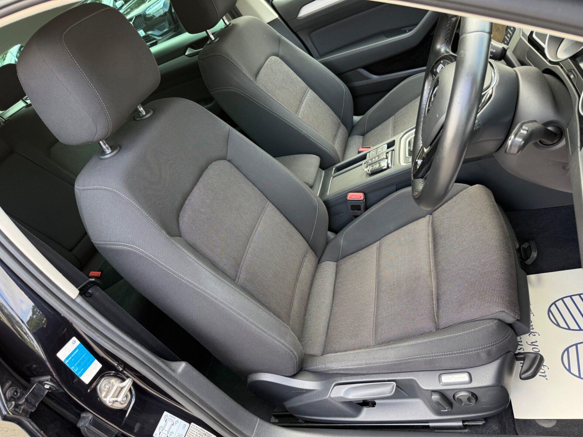 Volkswagen Passat view 32