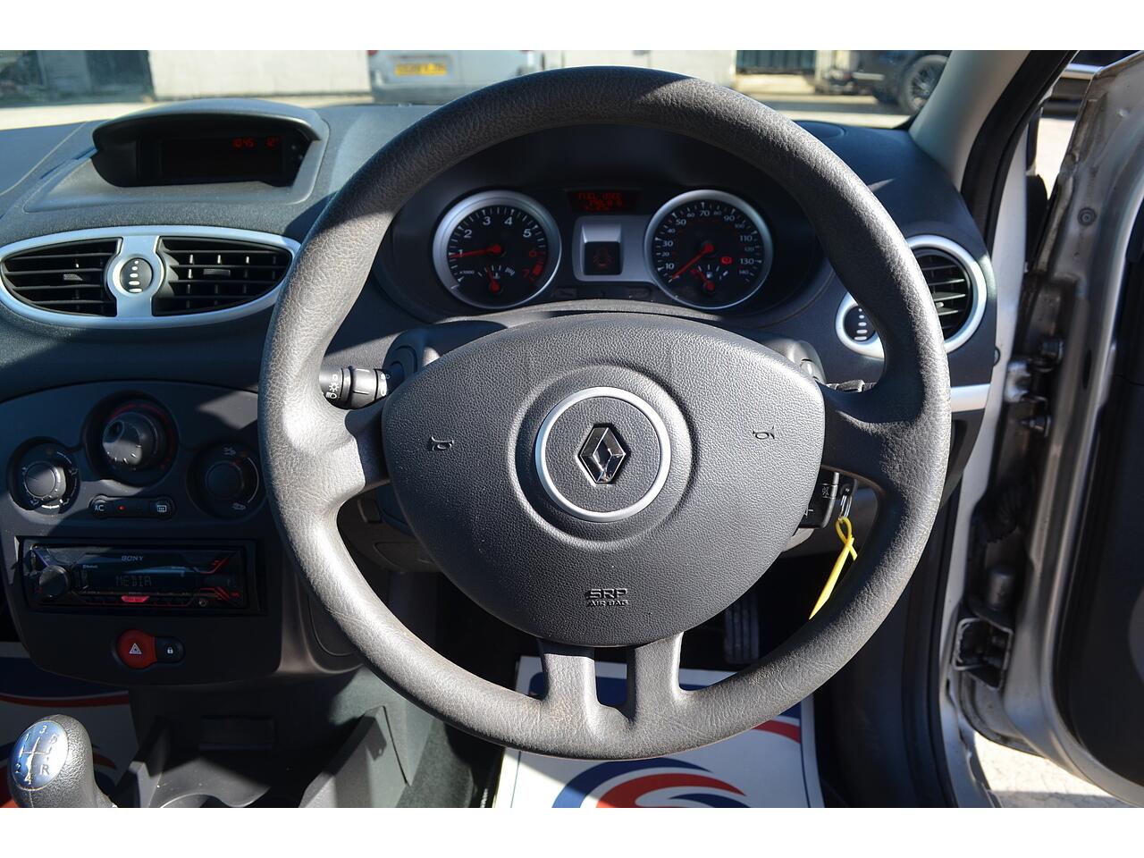 Renault Clio view 15