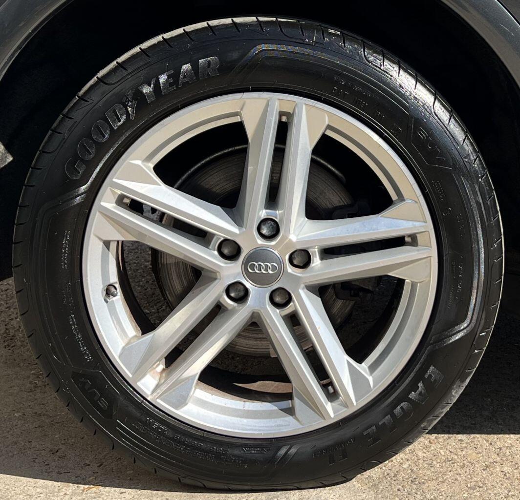 Audi Q5 view 11