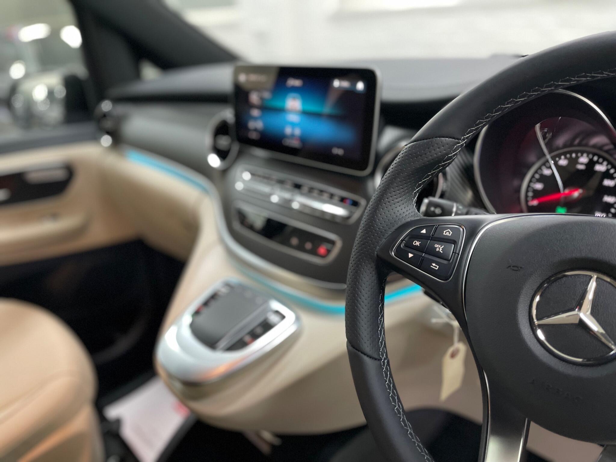 Mercedes-Benz V-Class view 12