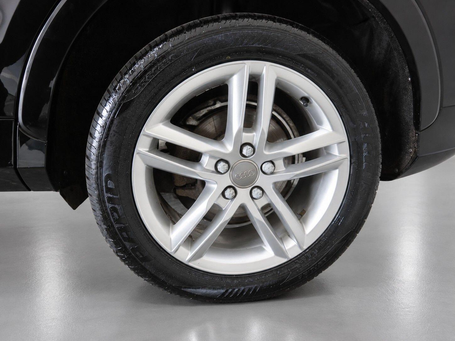 Audi Q3 view 60