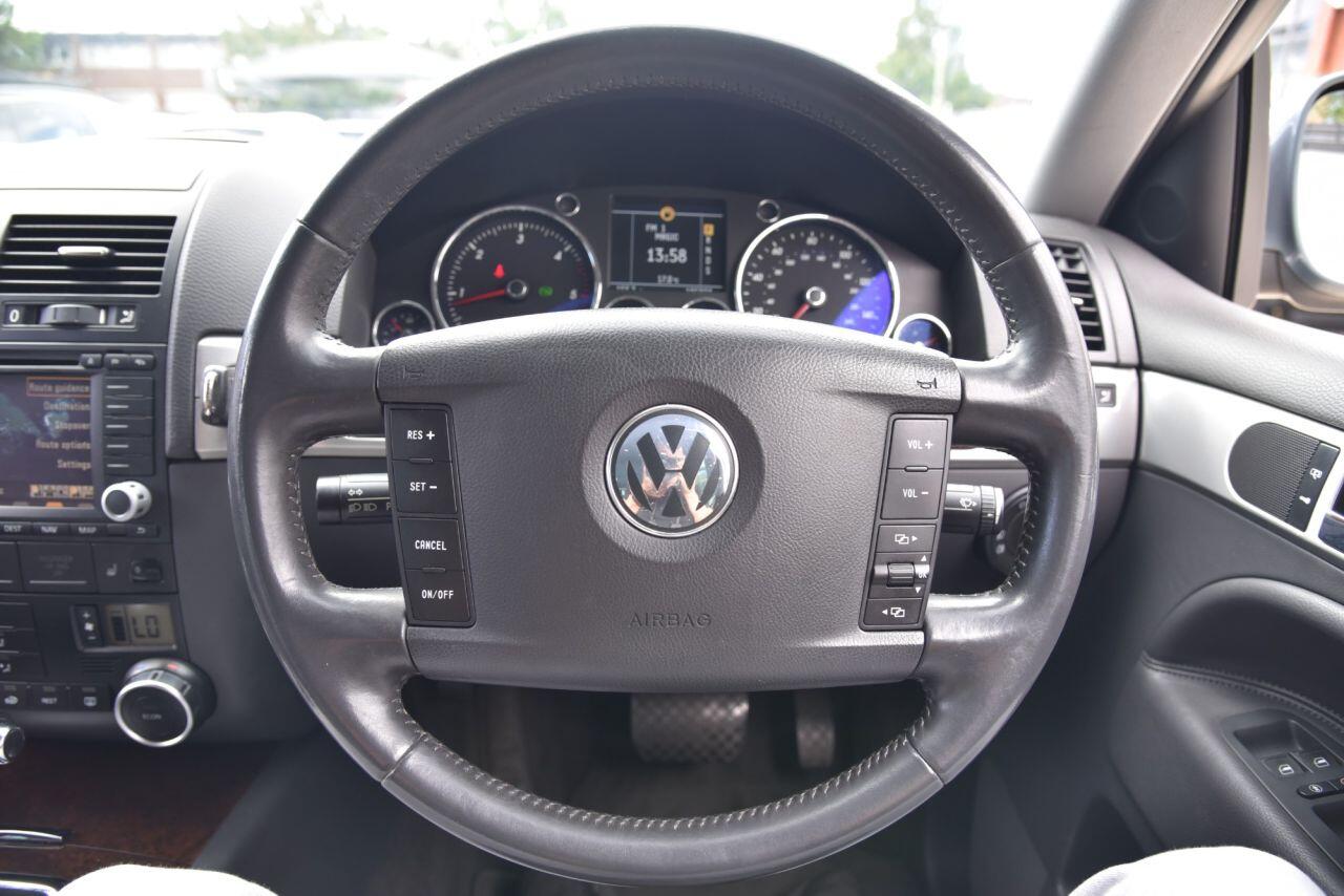 Volkswagen Touareg view 26