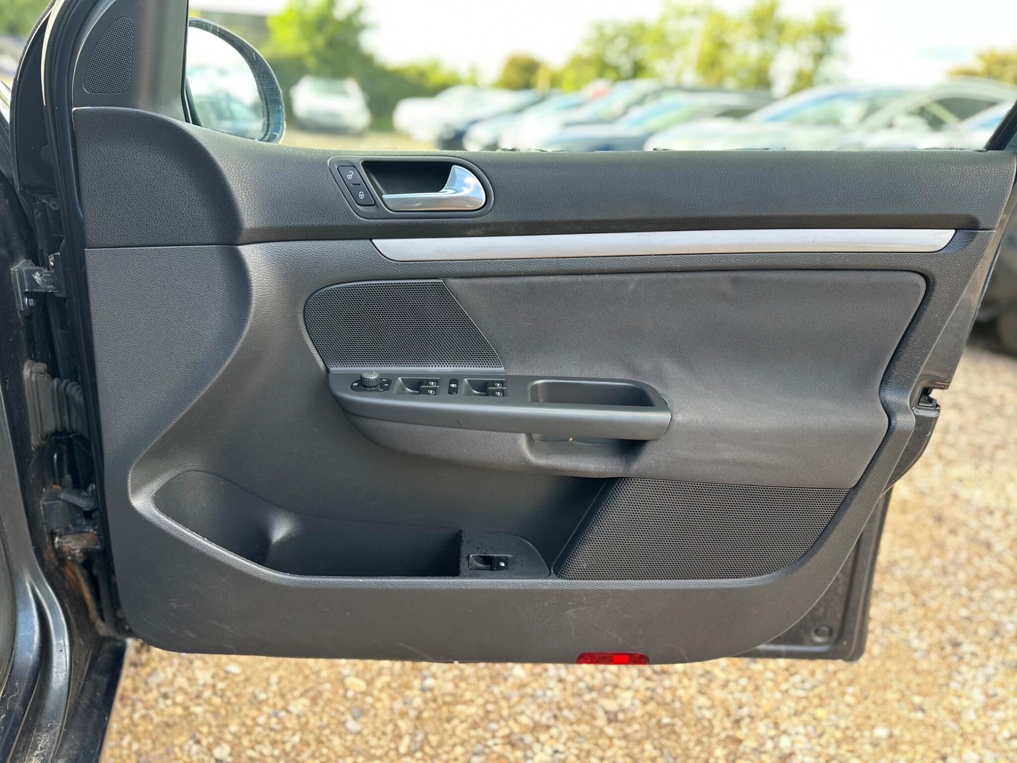 Volkswagen Golf view 43
