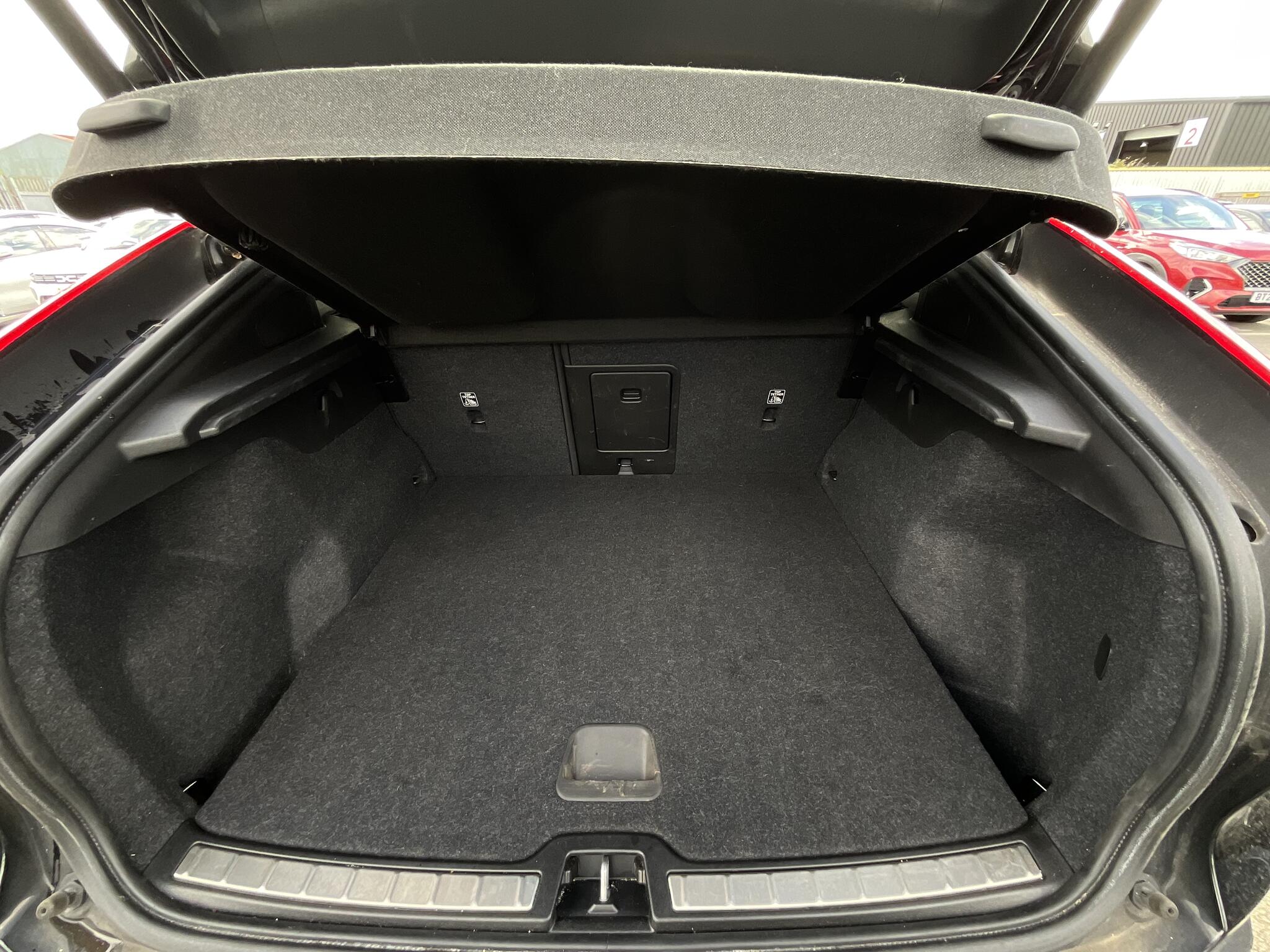 Volvo C40 view 32