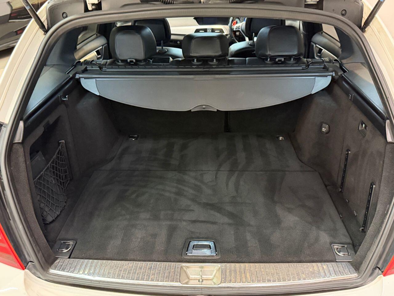 Mercedes-Benz C-Class view 28