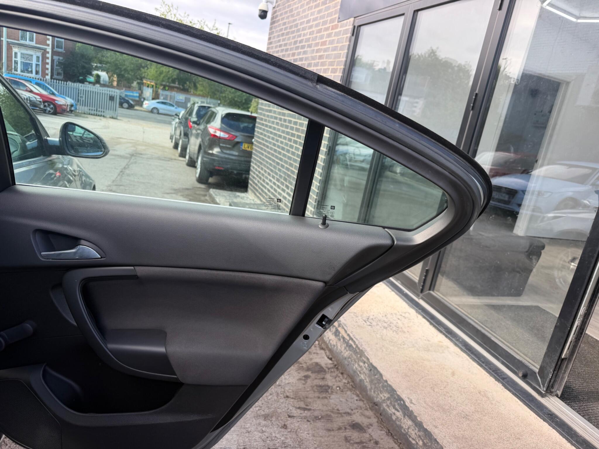 Vauxhall Insignia view 19