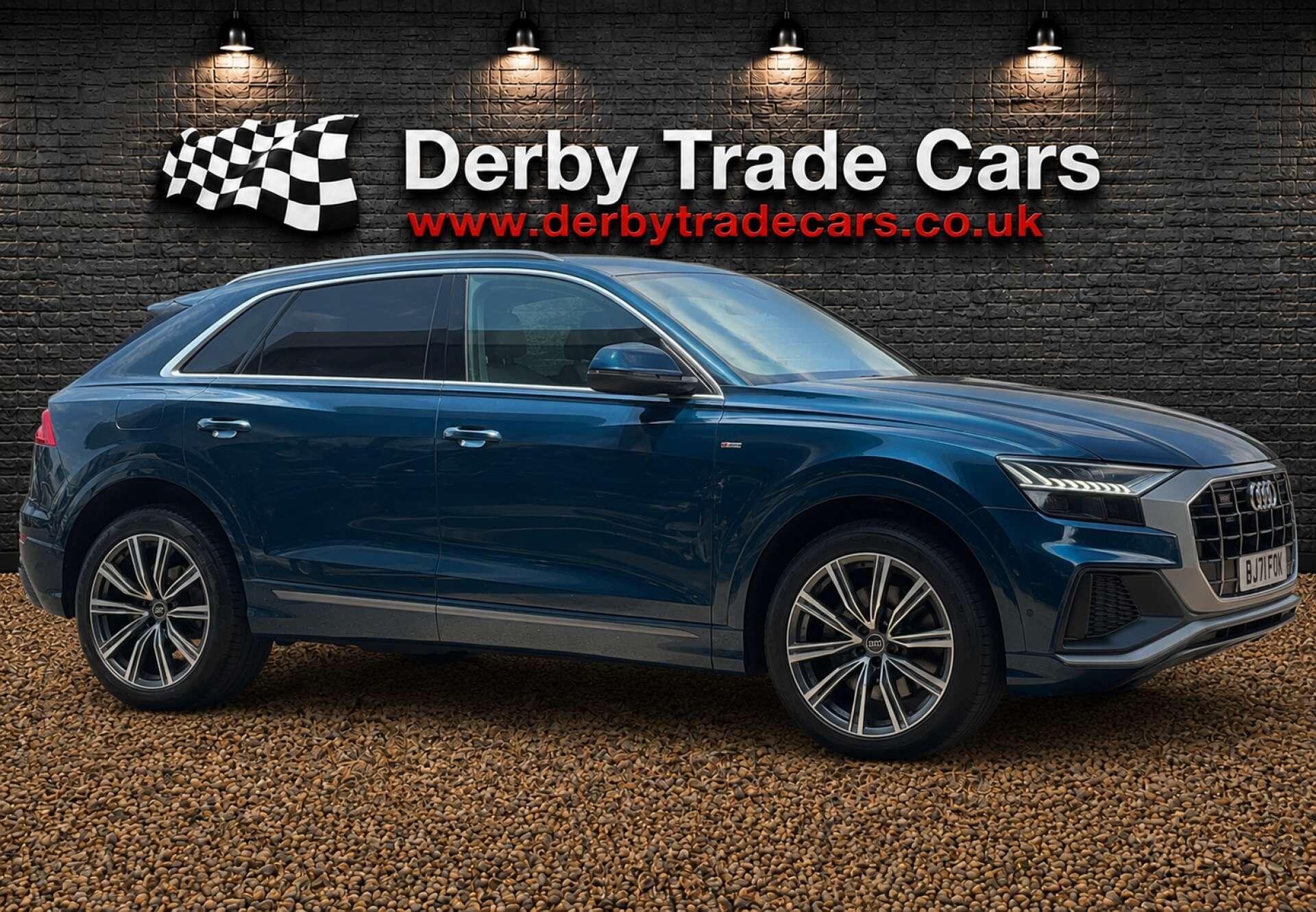 Audi Q8 view 7