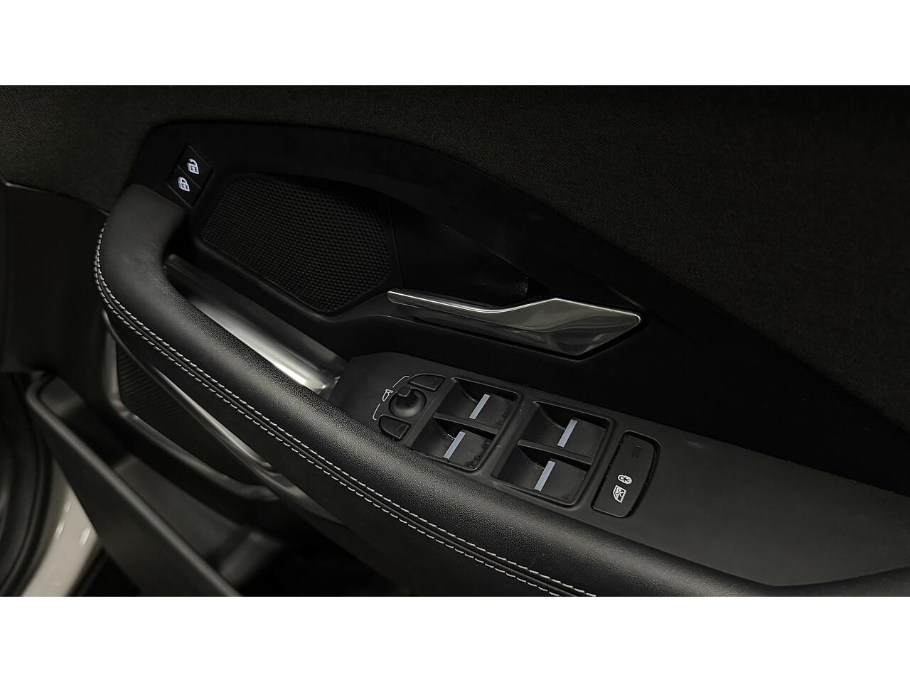 Jaguar E-Pace view 23