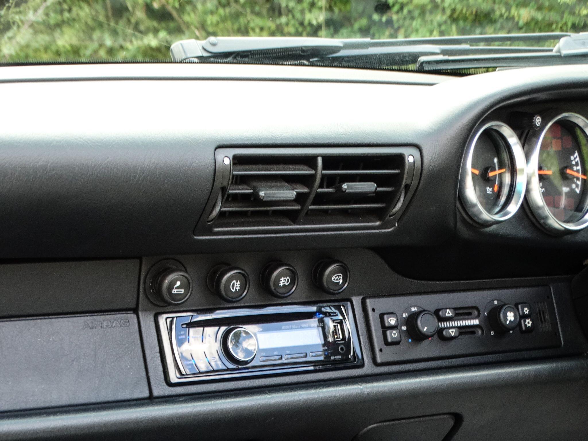 Porsche 911 view 16