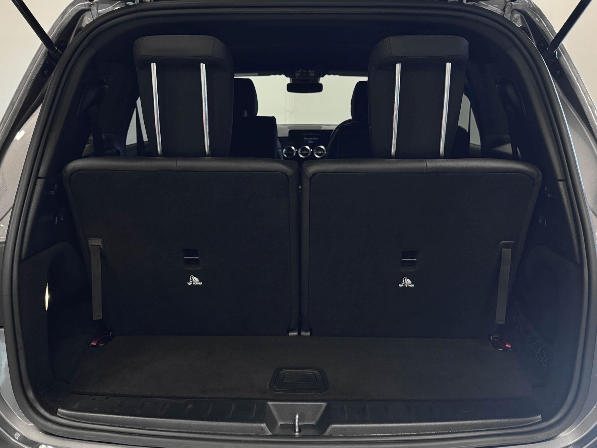 Mercedes-Benz GLB view 8