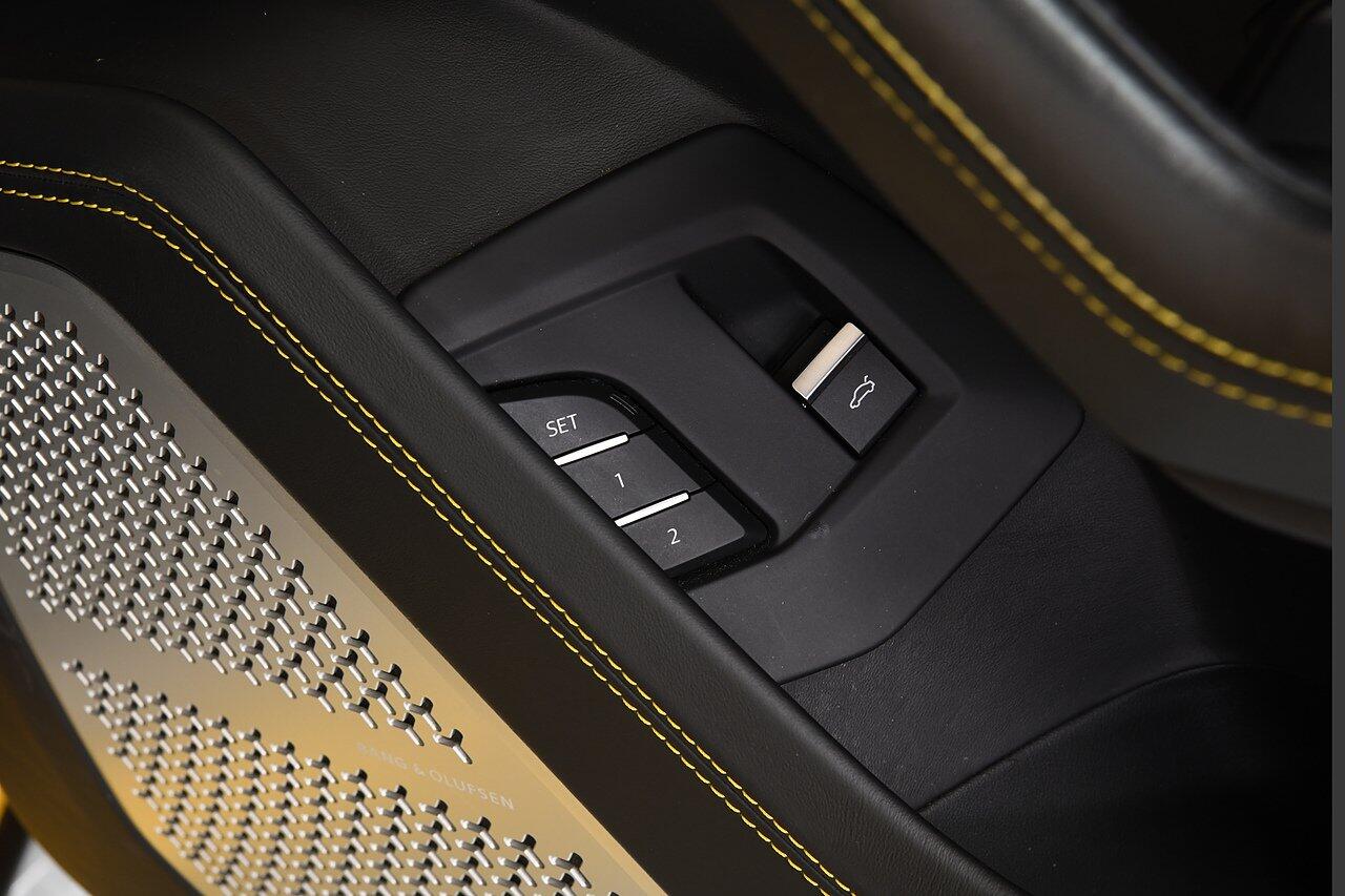 Lamborghini Urus view 22