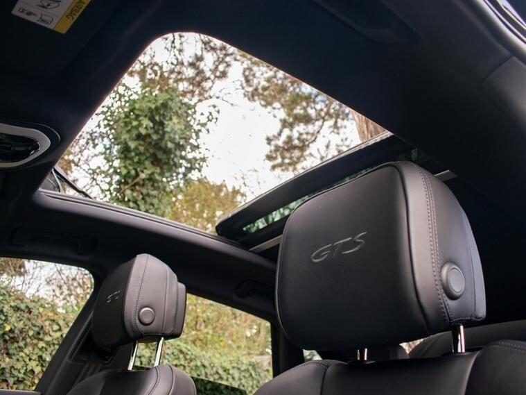 Porsche Macan view 39