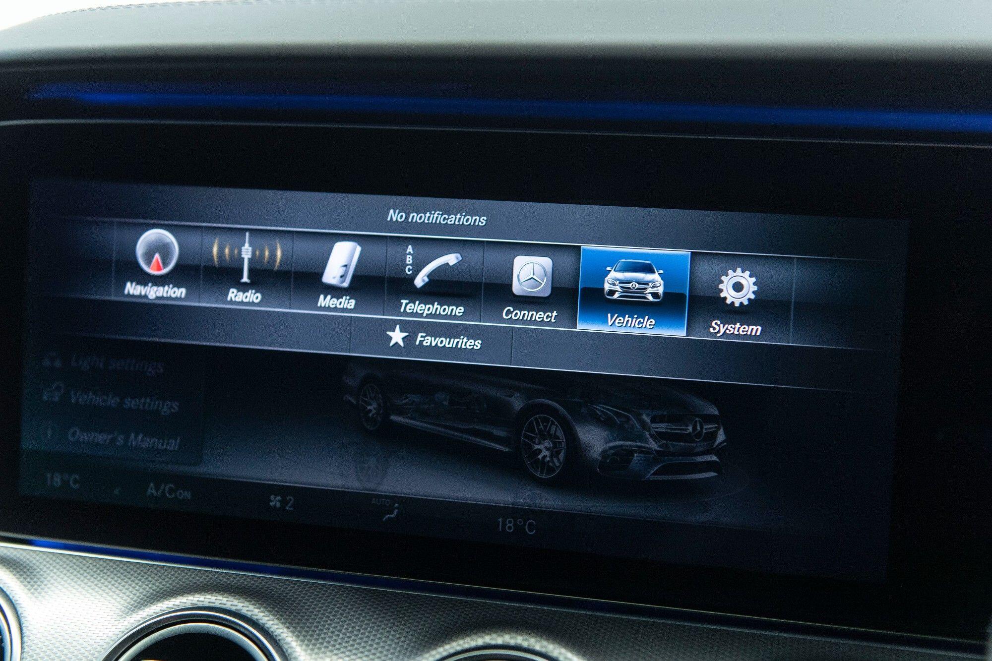 Mercedes-Benz E Class view 27