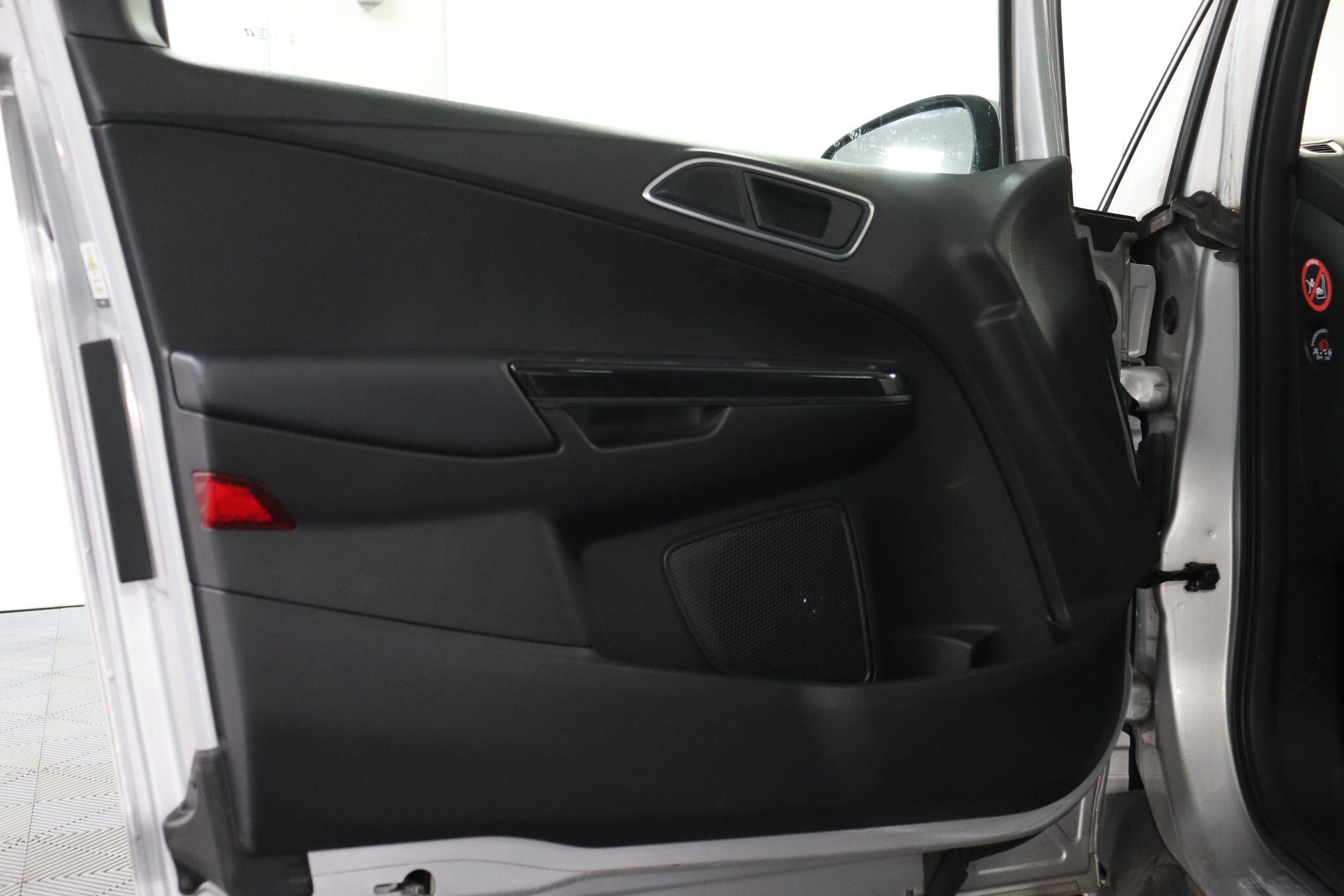 Ford B-Max view 43