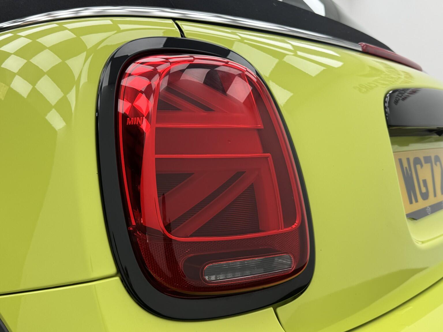 Mini Convertible view 55