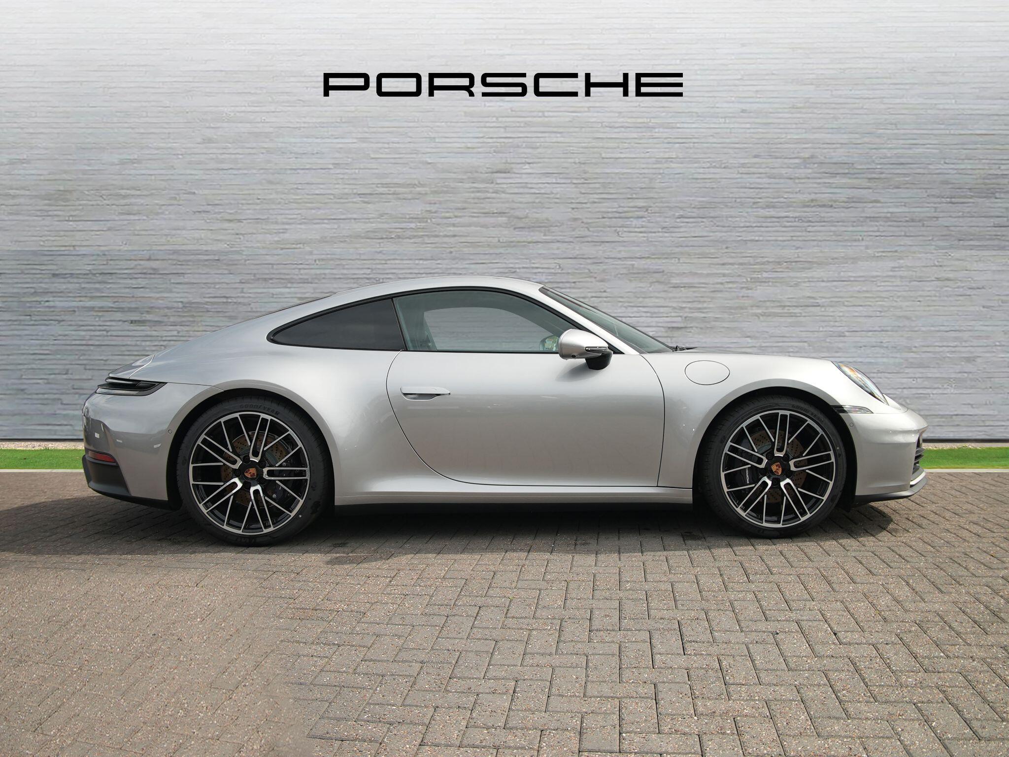 Porsche 911 view 6