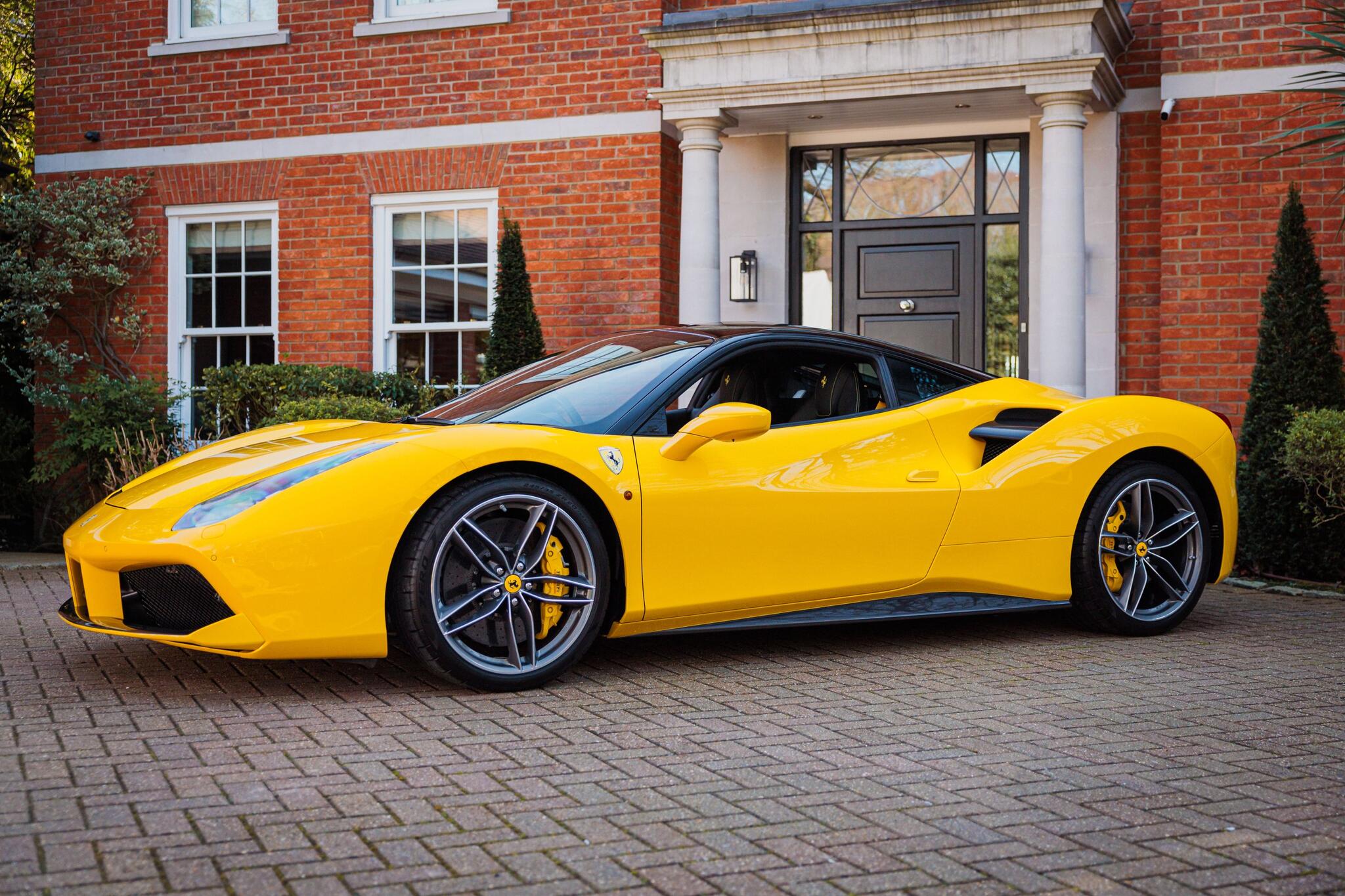 Ferrari 488 view 10