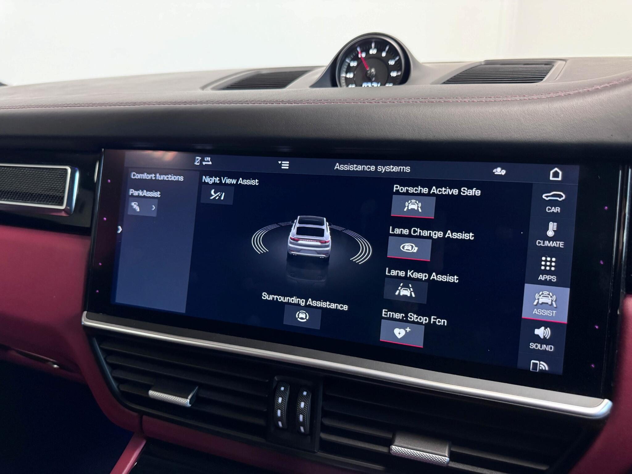 Porsche Cayenne view 73