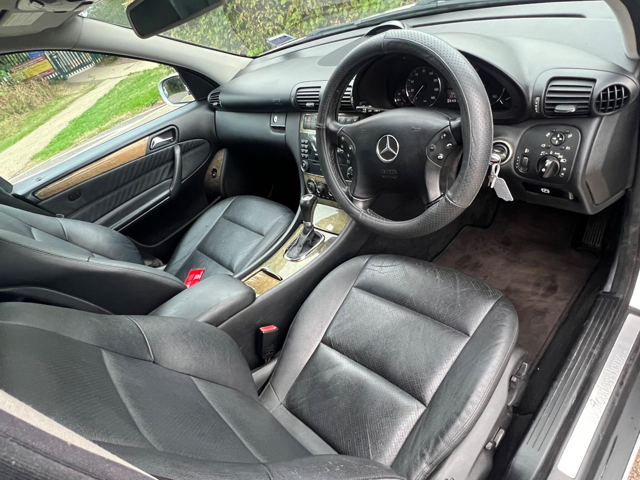 Mercedes-Benz C-Class view 19