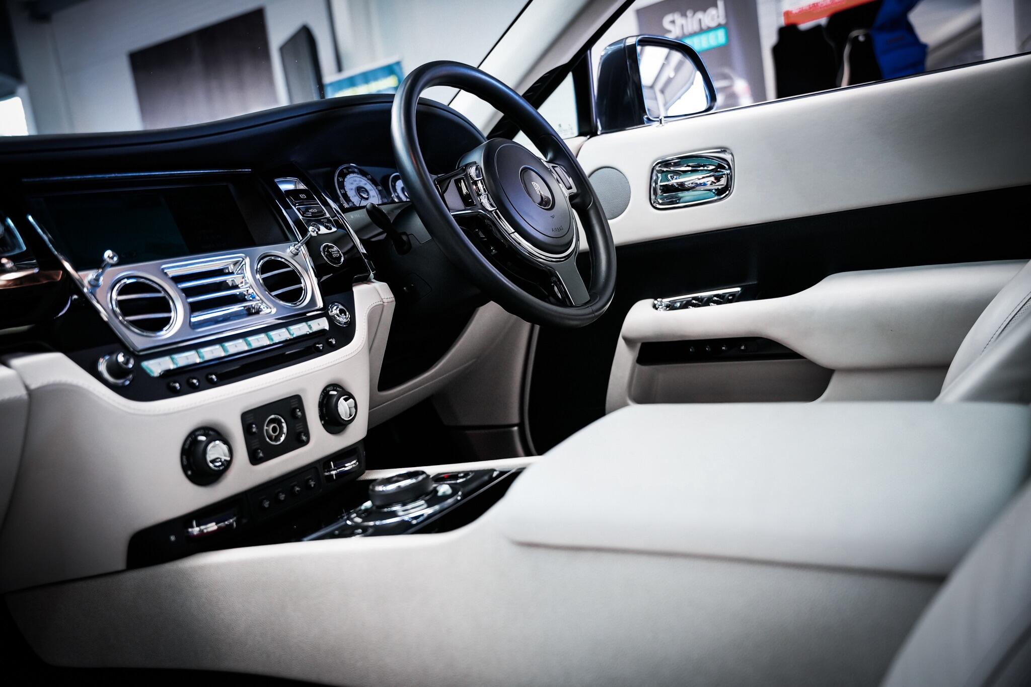 Rolls-Royce Wraith view 5