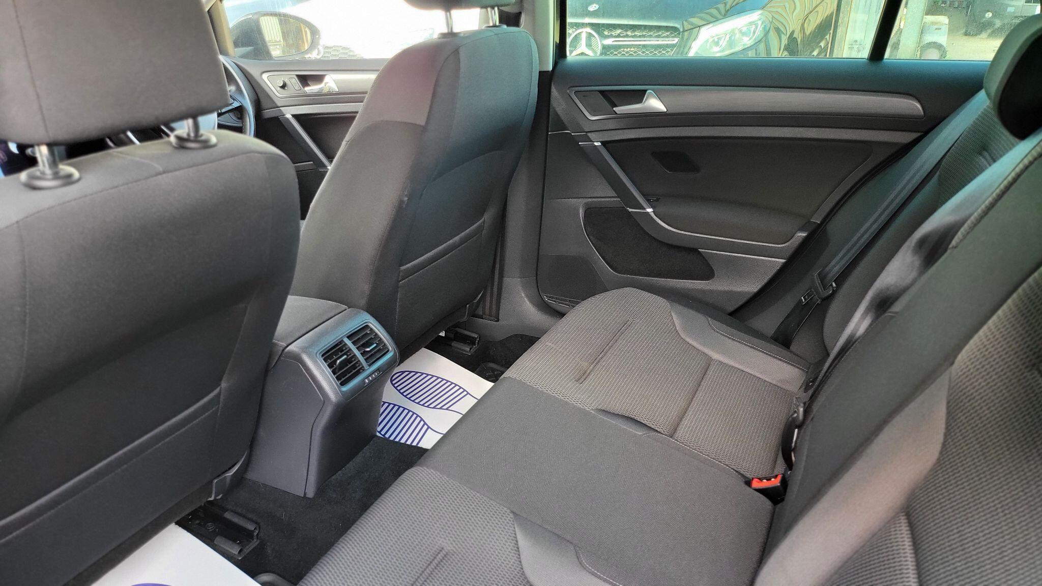 Volkswagen Golf view 19