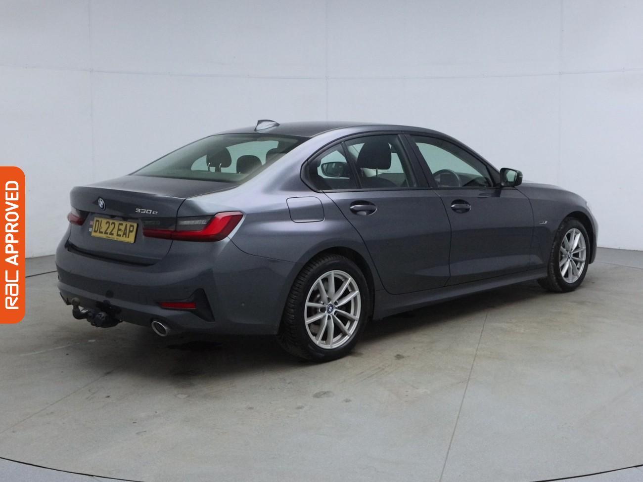 BMW 3 Series view 32