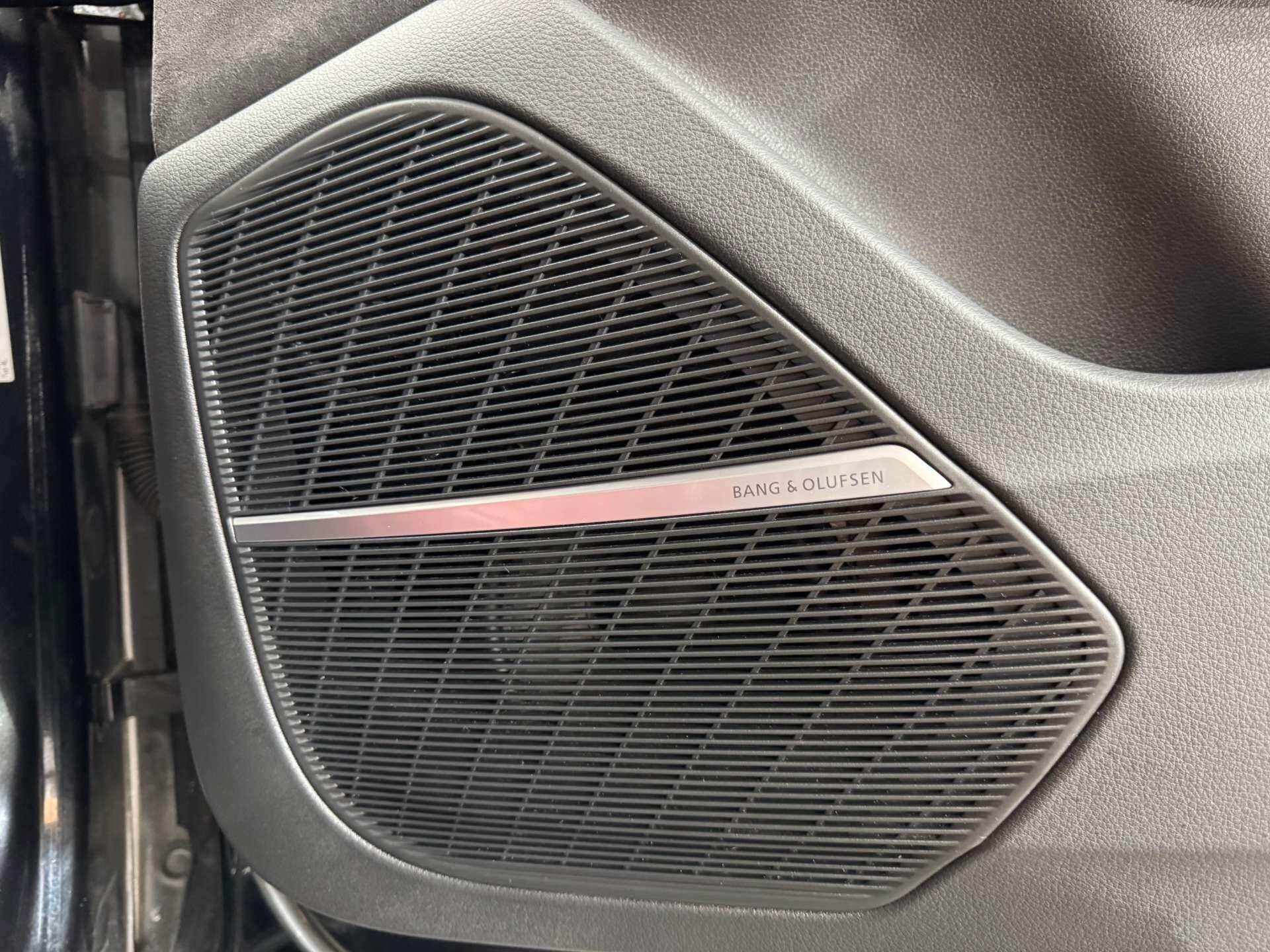 Audi SQ8 view 38